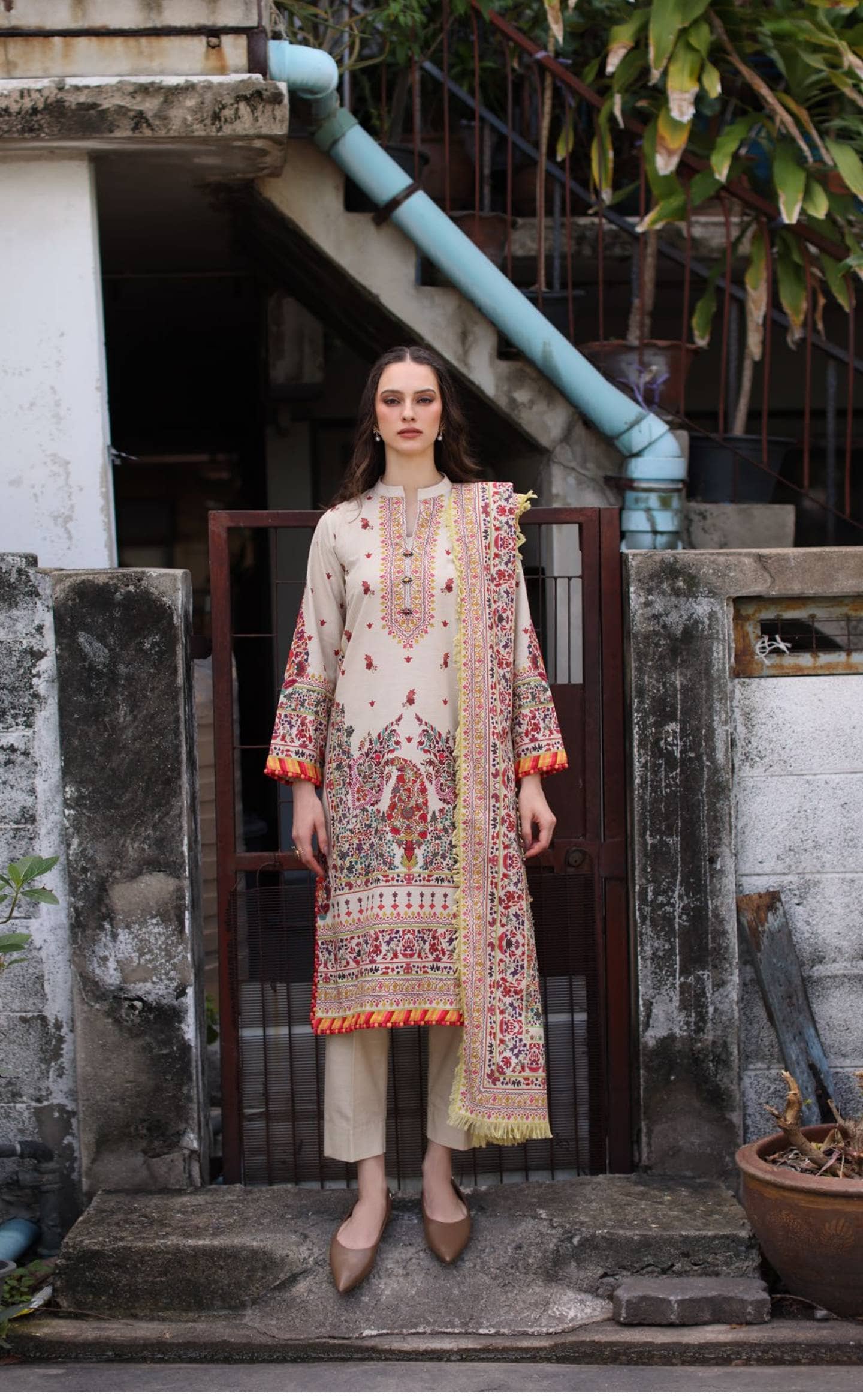 img_gul_ahmed_winter_awwal_boutique