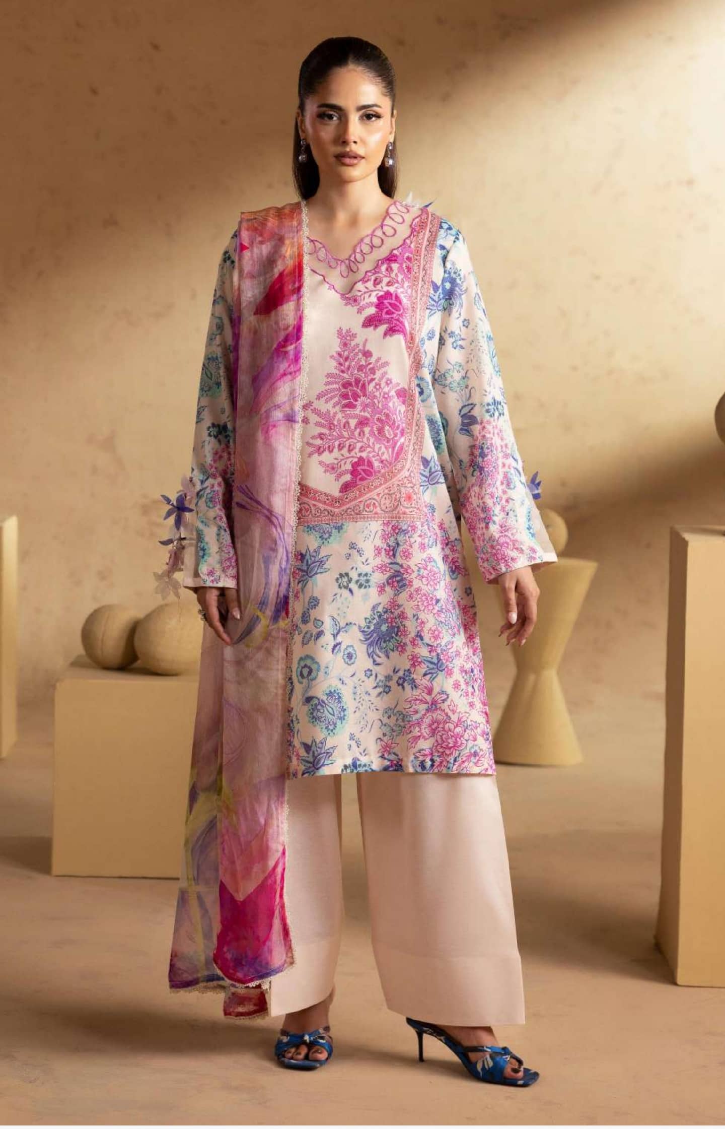 img_gul_jee_lawn_awwal_boutique