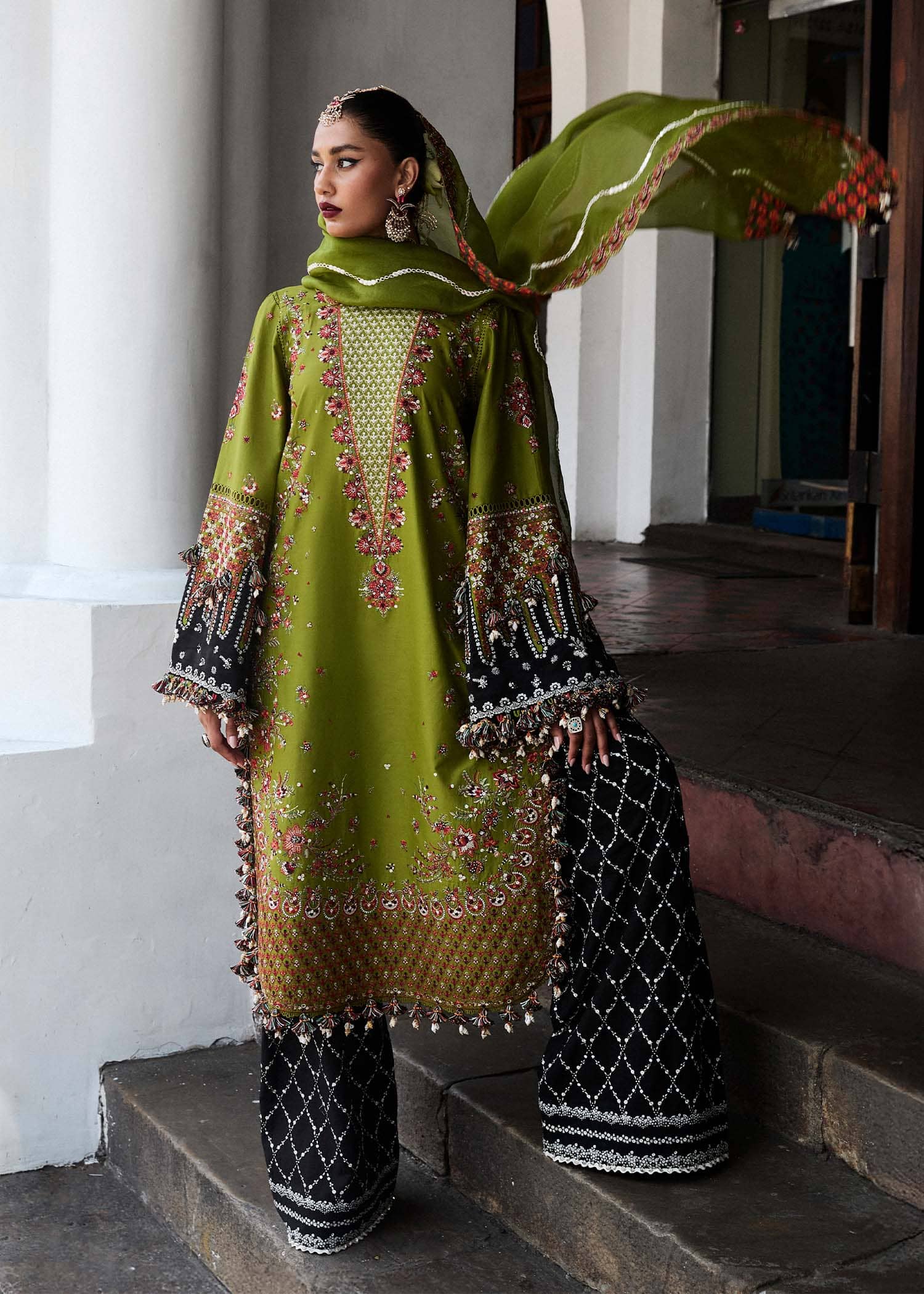 img_hussain_rehar_launches_awwal_boutique