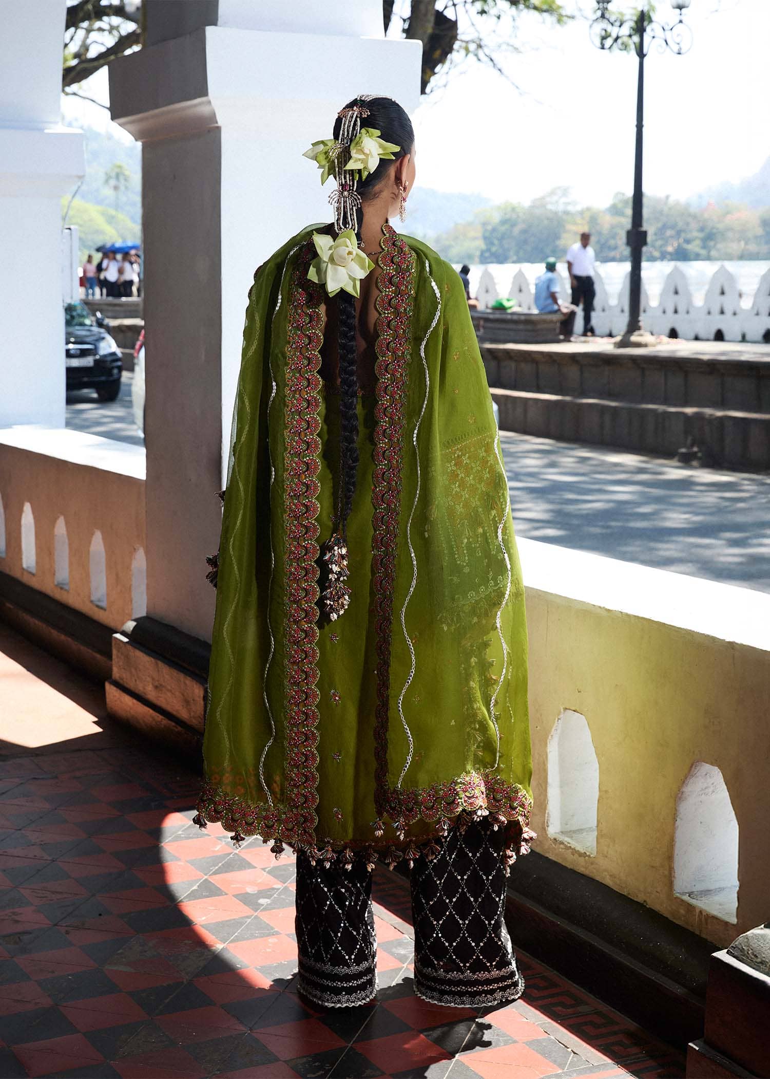 img_hussain_rehar_launches_awwal_boutique