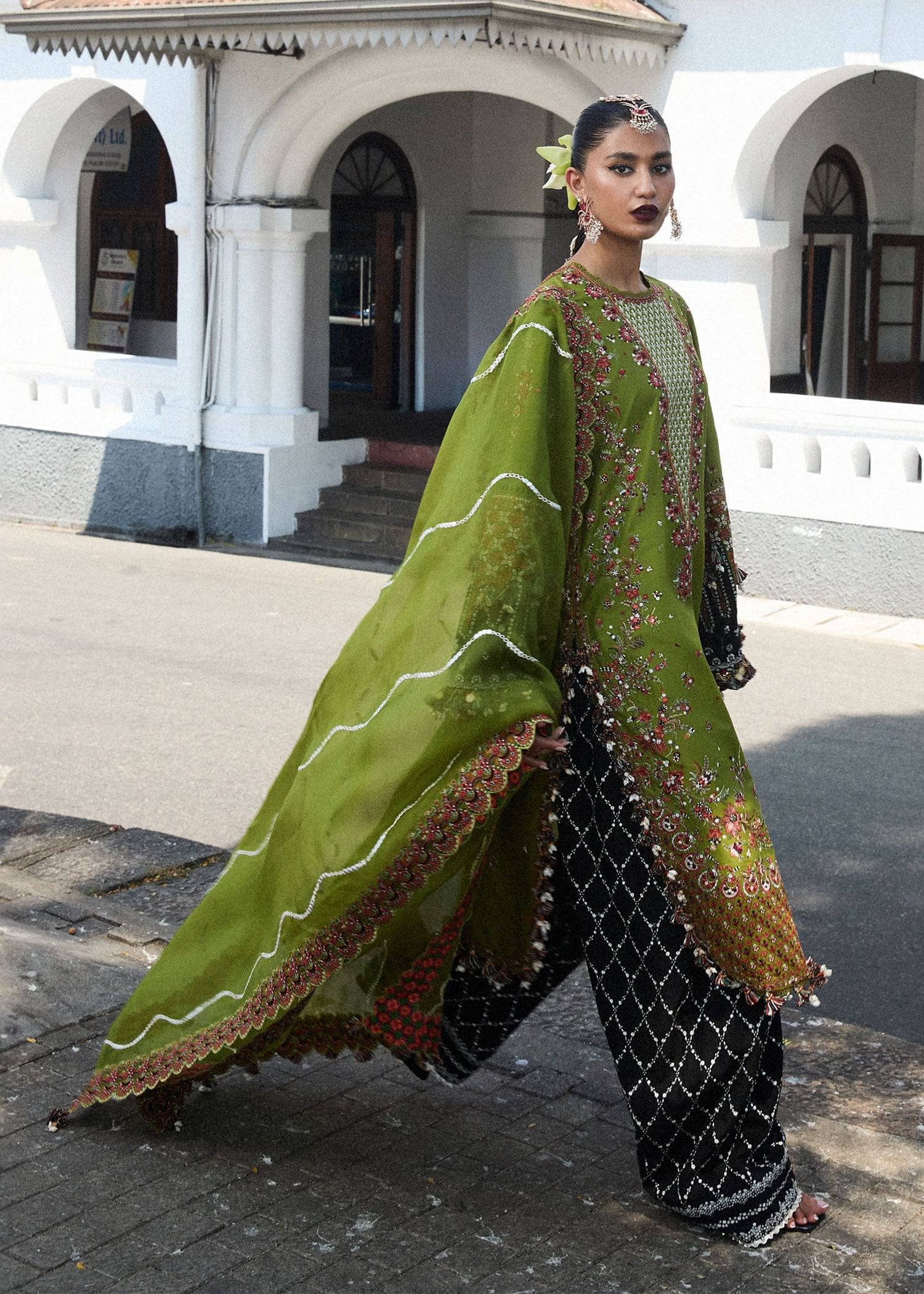 img_hussain_rehar_launches_awwal_boutique