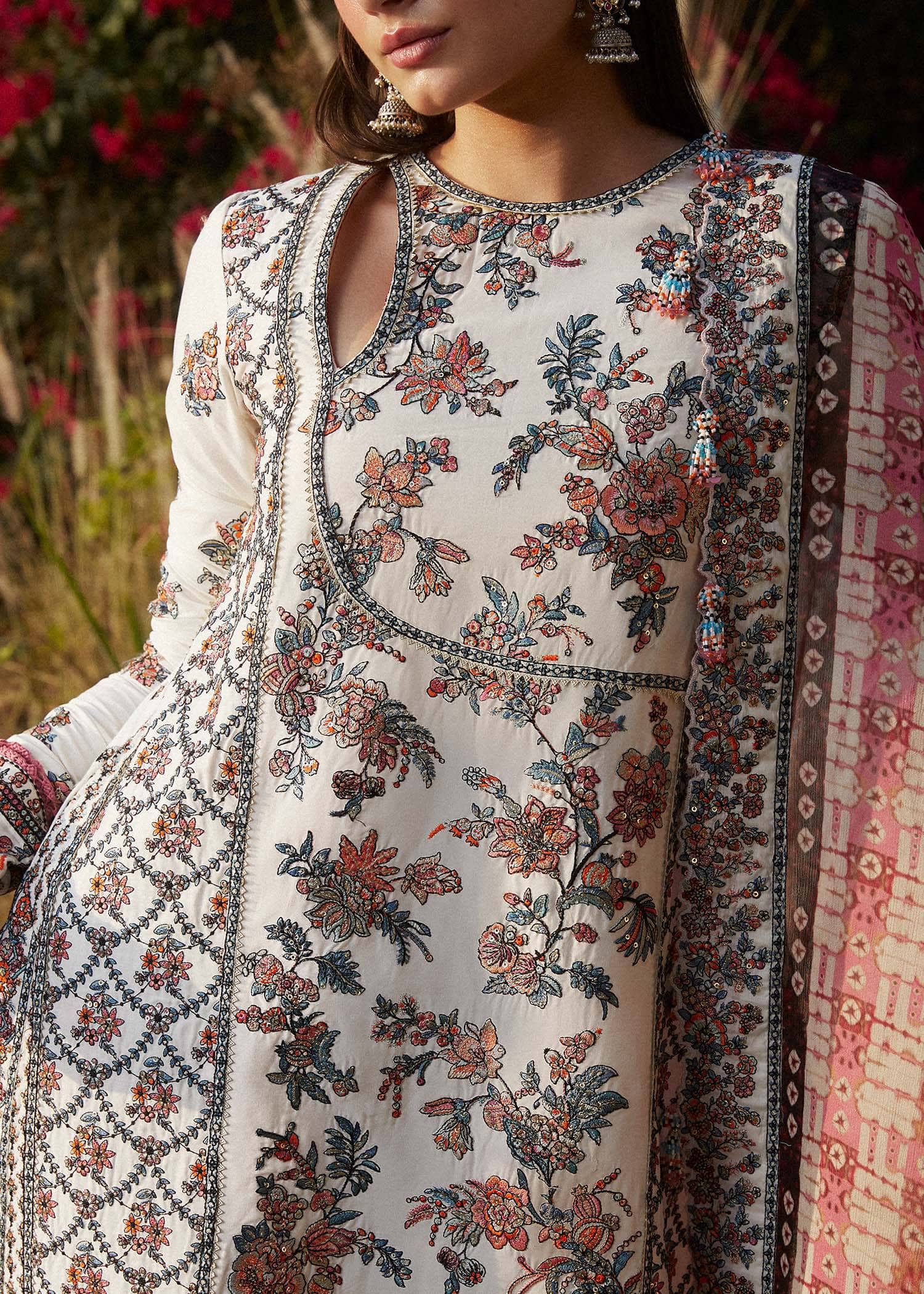img_hussain_rehar_lawn_24_awwal_boutique