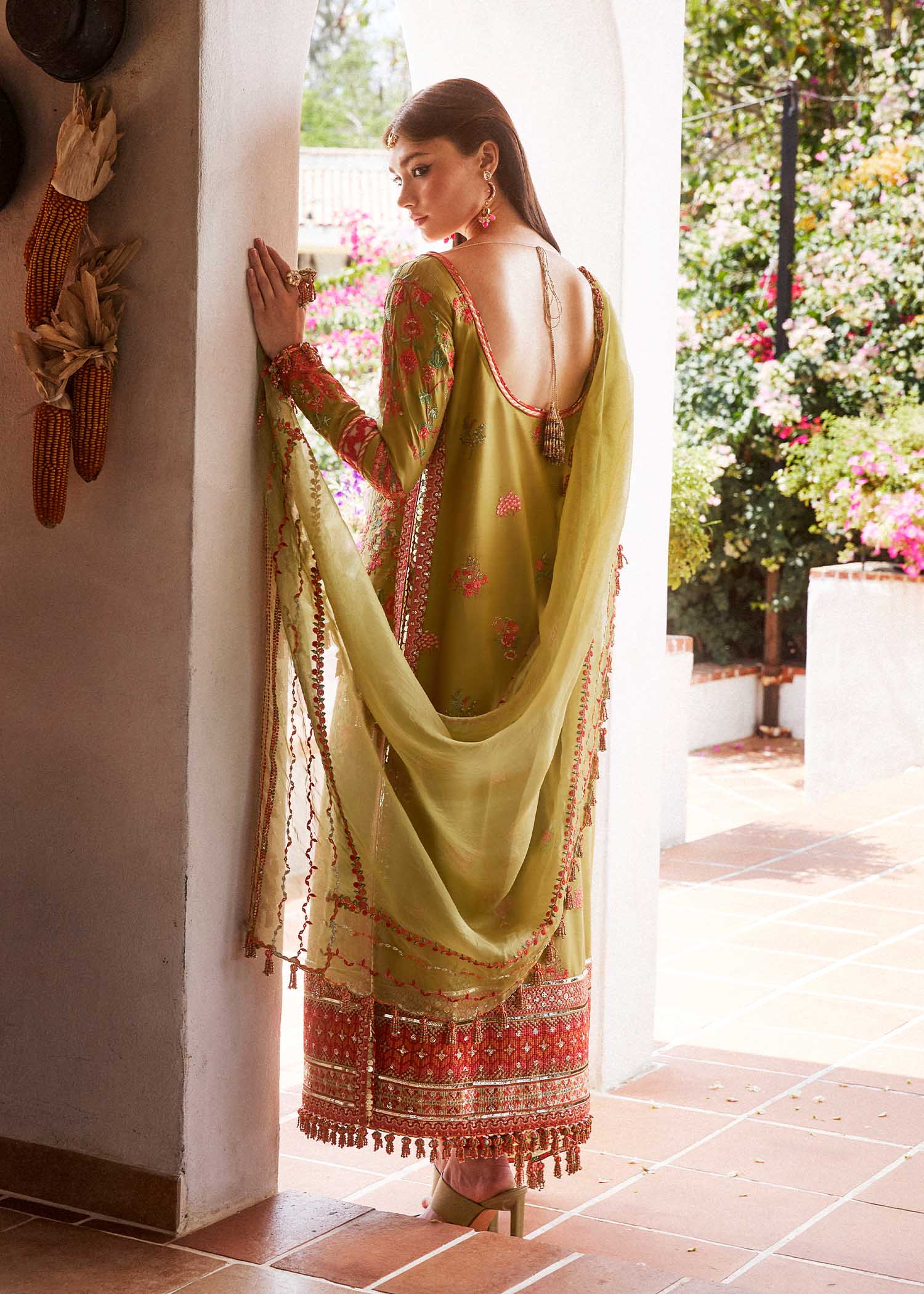 img_hussain_rehar_lawn_24_awwal_boutique
