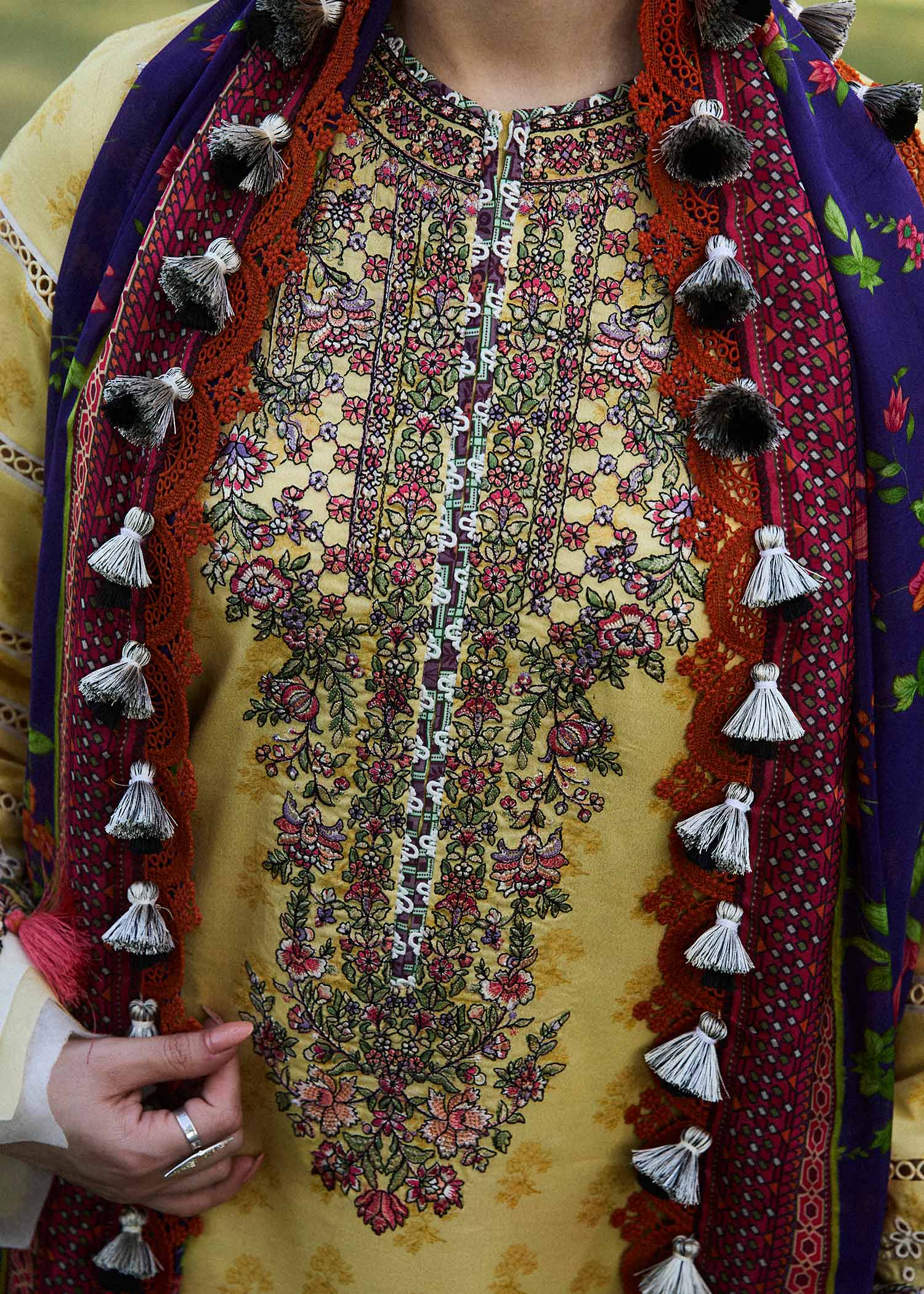 img_hussain_rehar_lawn_awwal_boutique