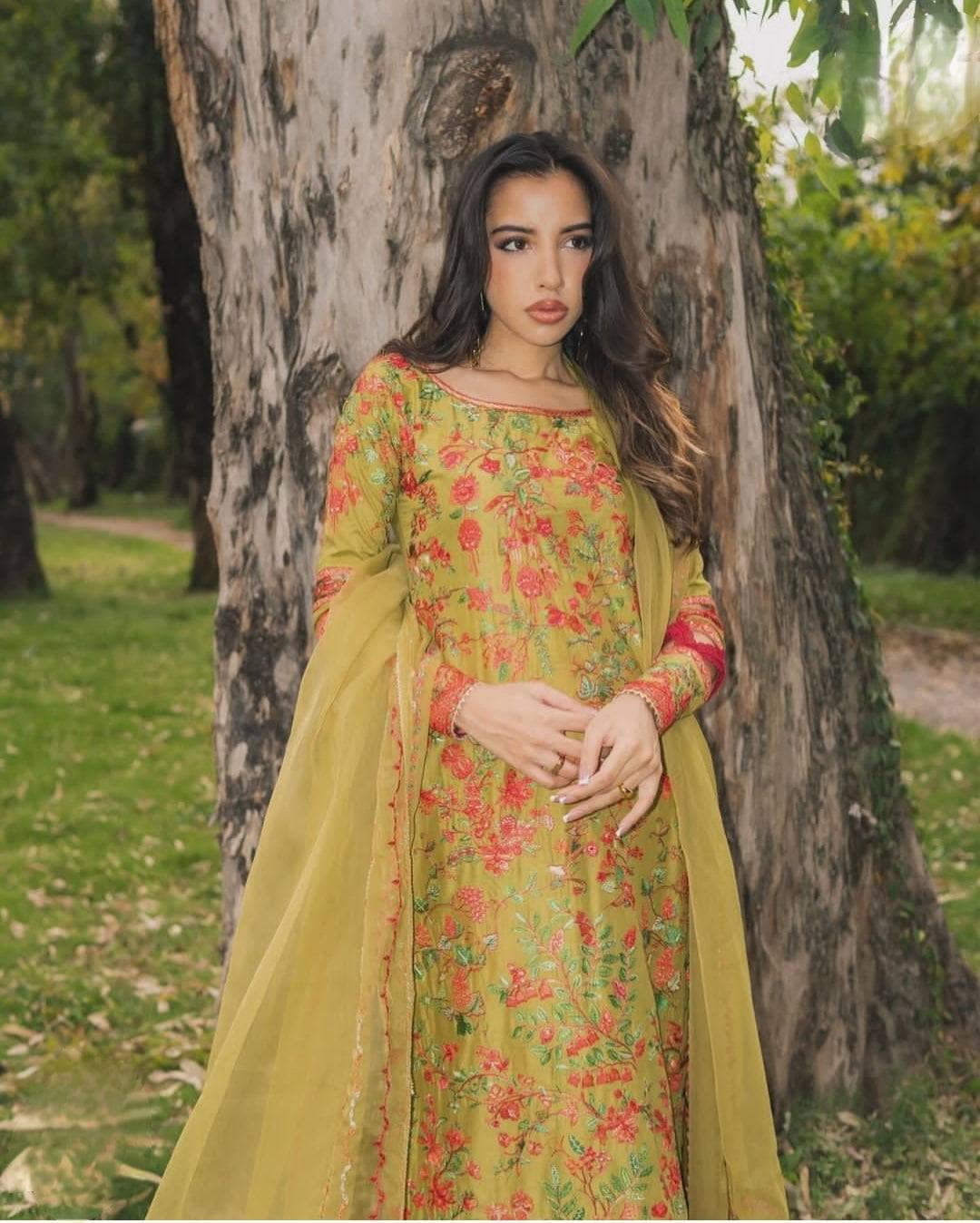 img_hussain_rehar_lawn_24_awwal_boutique