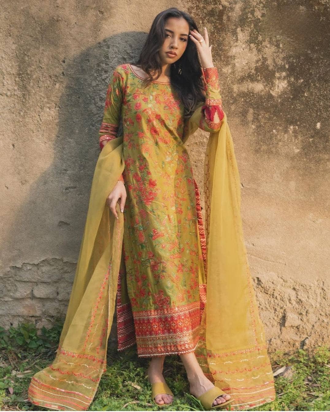 img_hussain_rehar_lawn_24_awwal_boutique