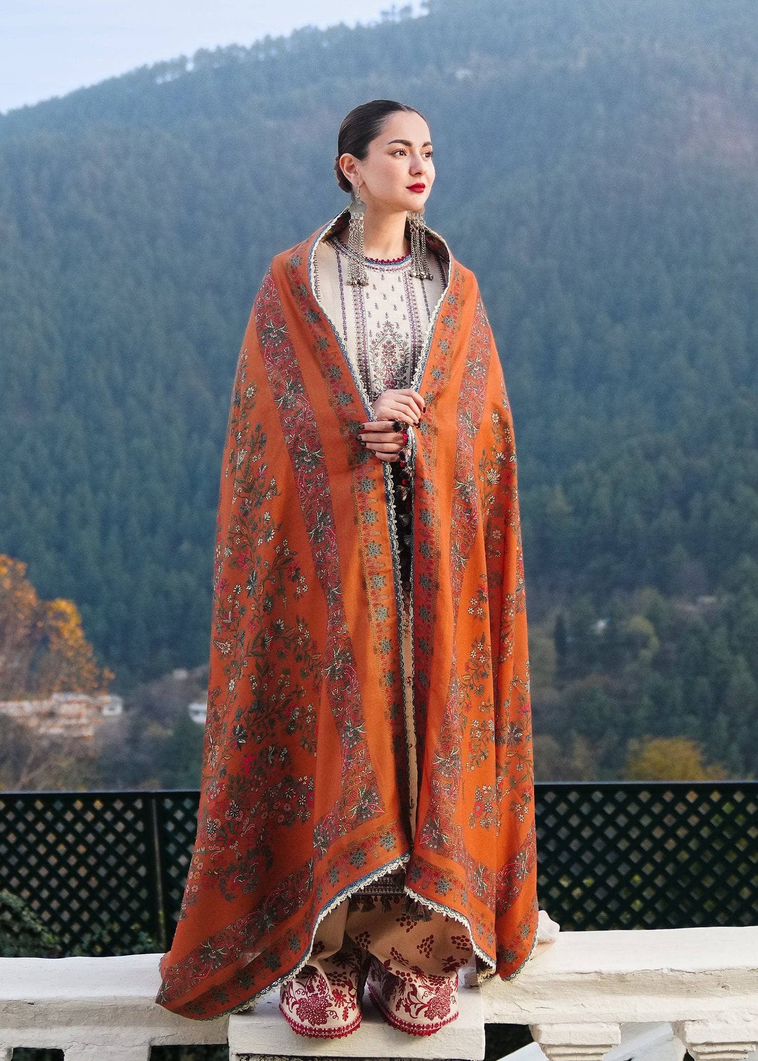 img_hussain_rehar_winter_shawls_awwal_boutique