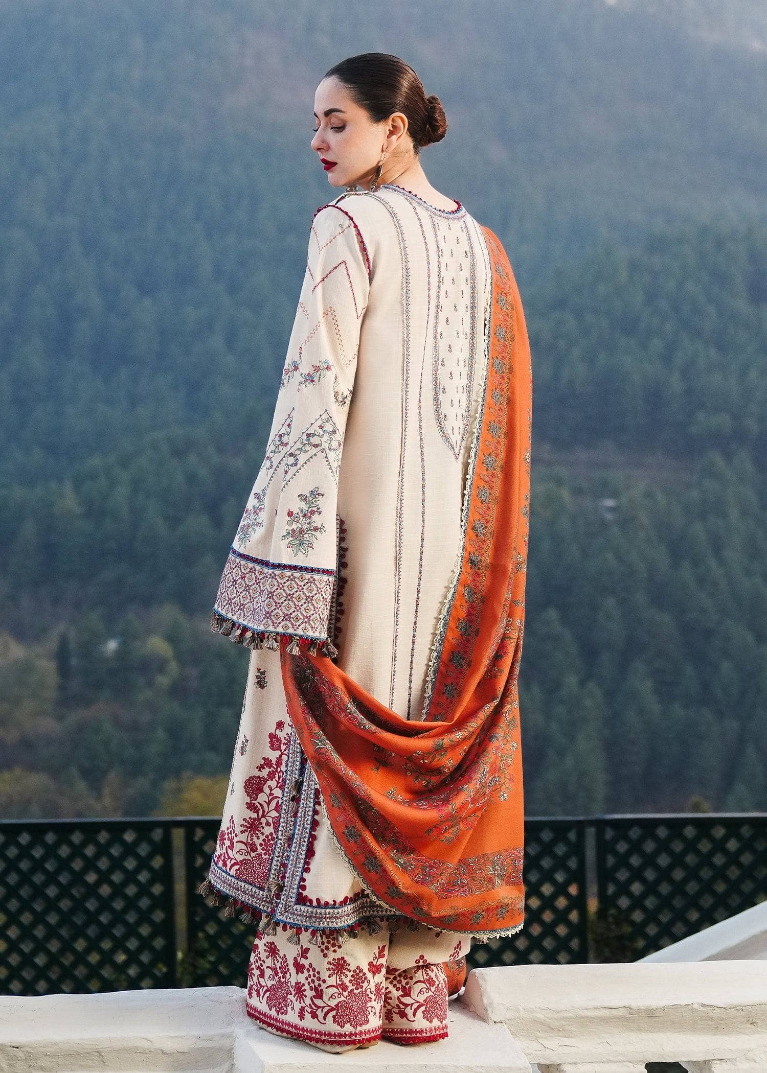 img_hussain_rehar_winter_shawls_awwal_boutique