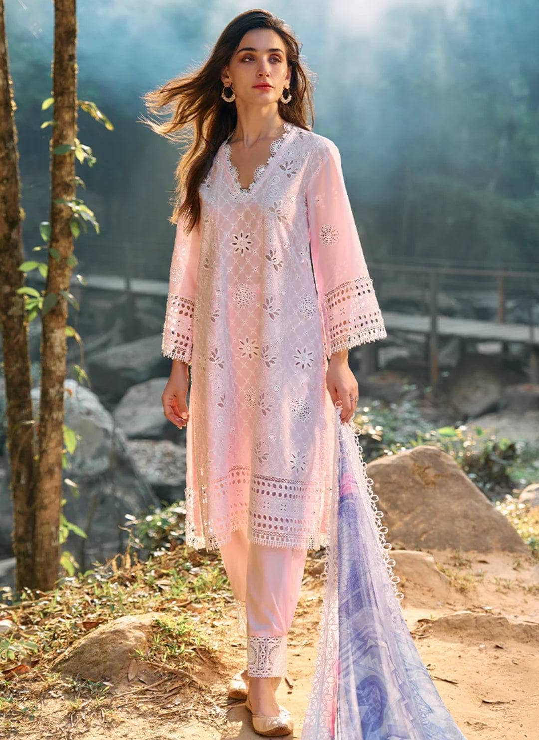 img_image_lawnkari_awwal_boutique