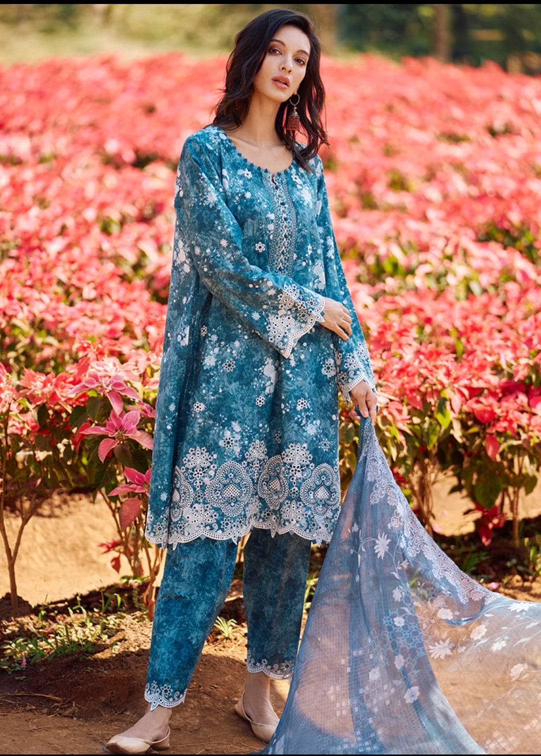 img_image_printkari_lawn_24_awwal_boutique