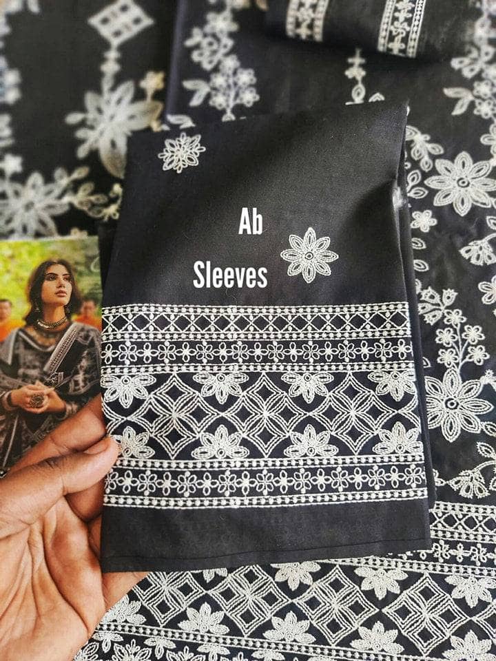 img_image_lawnkari_lawn_awwal_boutique