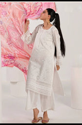 img_image_lawnkari_lawn_awwal_boutique