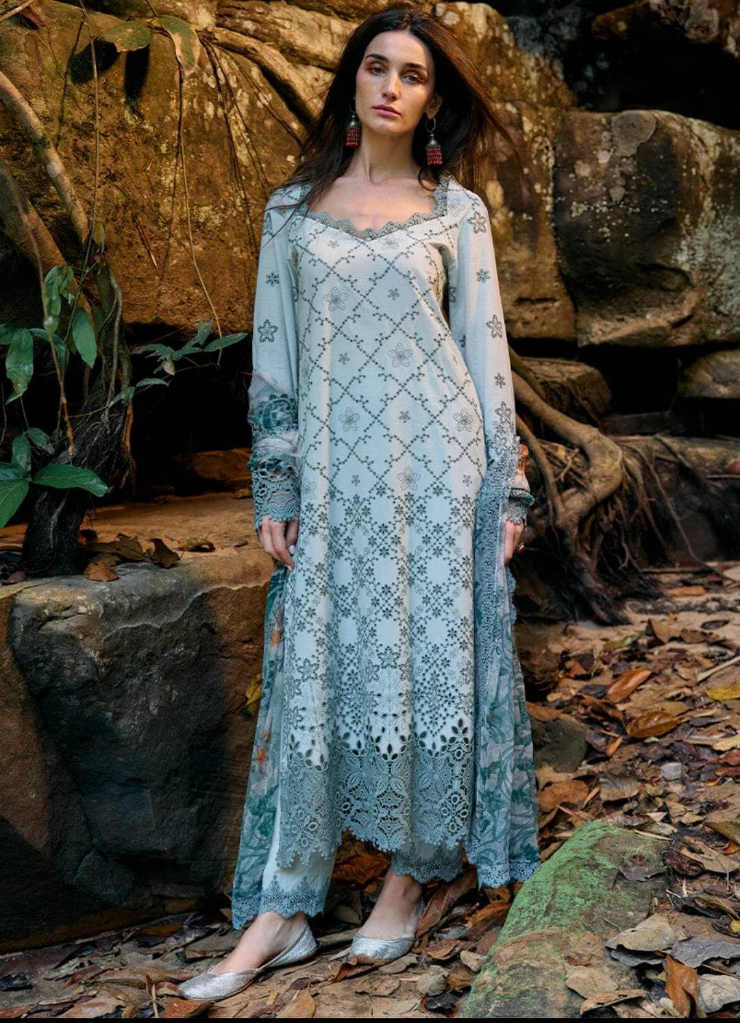 img_image_lawnkari_awwal_boutique