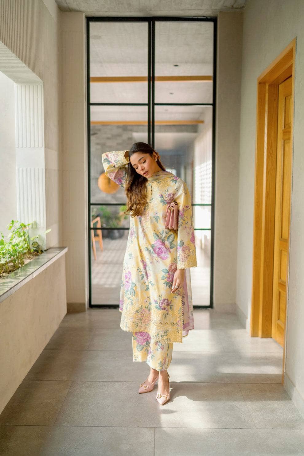 img_afrozeh_ayzel_bare_minimum_awwal_boutique