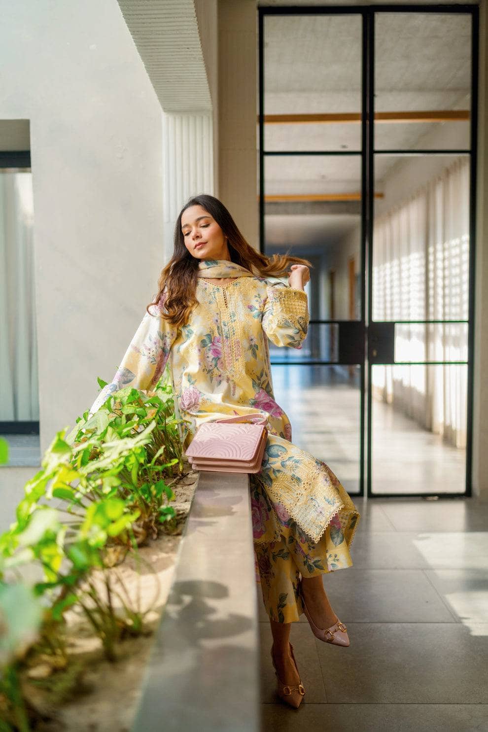 img_afrozeh_ayzel_bare_minimum_awwal_boutique