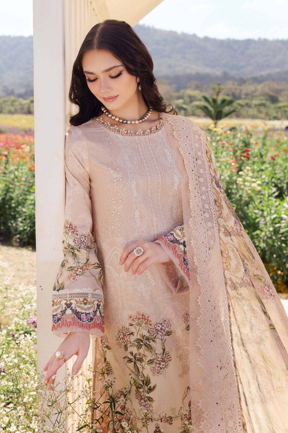 img_jade_needle_wonder_awwal_boutique