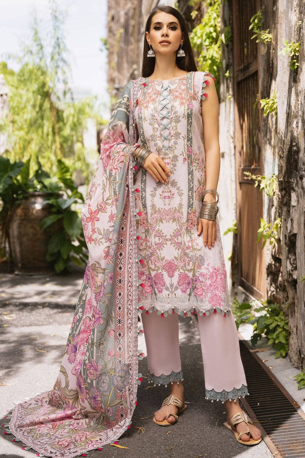 3M Digital Printed Lawn Shirt 2.5M Digital Printed Lawn Dupatta 2.5M Dyed Cotton Trouser Please read the item description carefully before ordering, as only the items mentioned are included. Accessories shown in model photos, like laces and buttons, are for styling and stitching ideas only; not included. The final item's color/texture may differ from the picture.