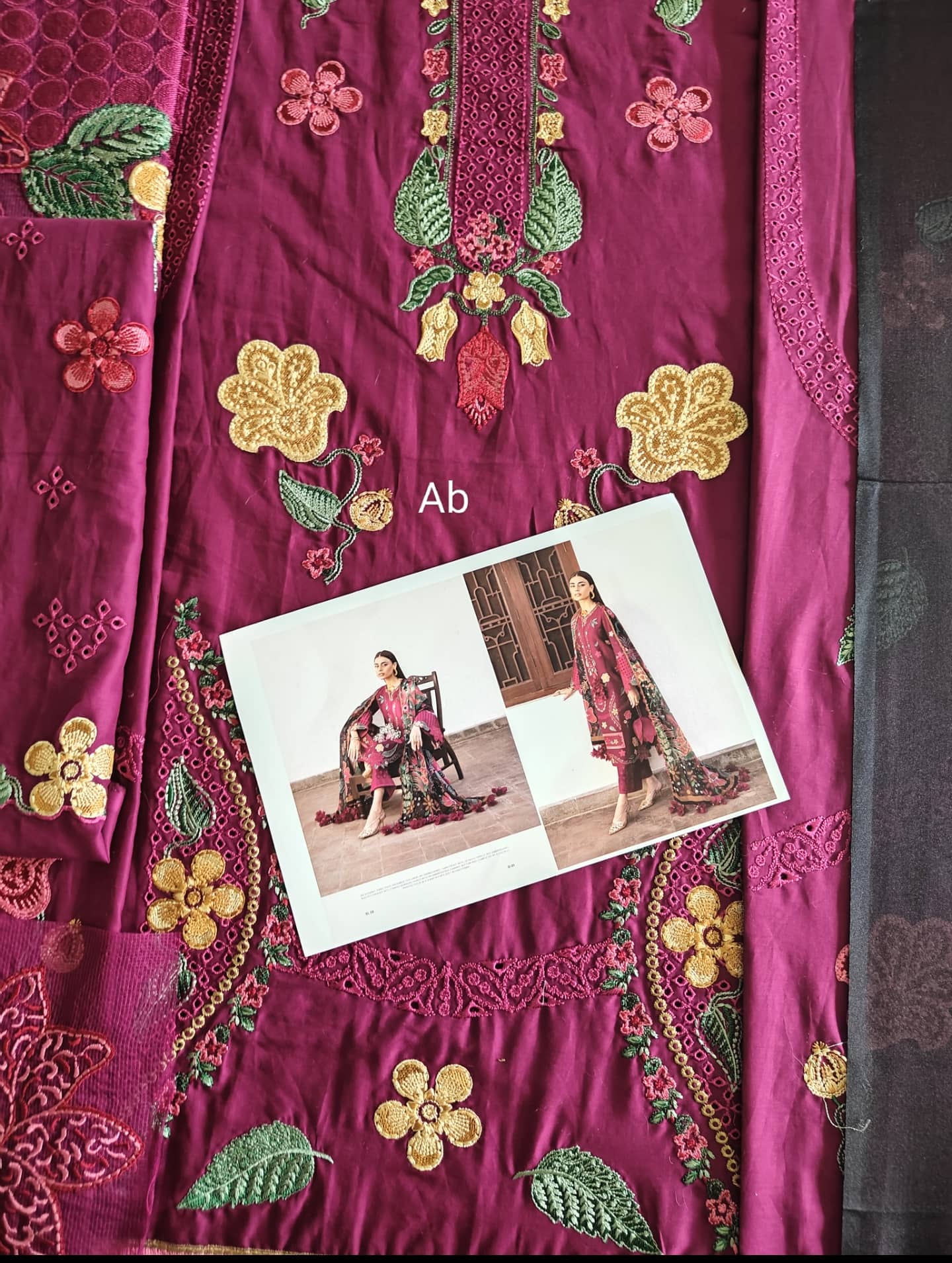 Open Pic/Jazmin Shahkaar Lawn/SL26-D01/Tissue Silk Dupatta