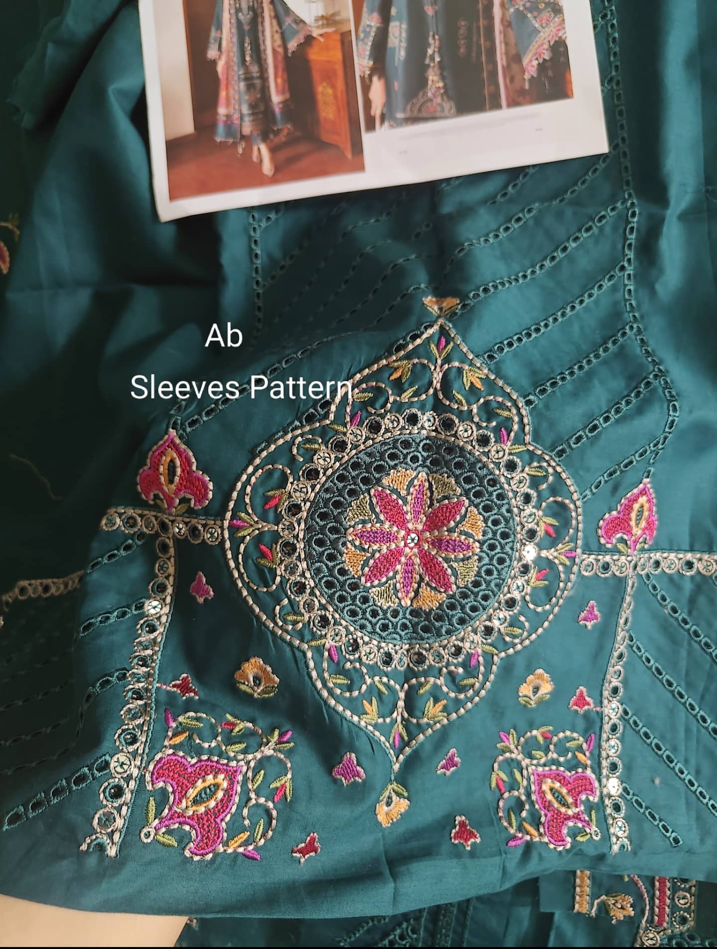 Open Pic/Jazmin Shahkaar Lawn/SL26-D10/Tissue Silk Dupatta