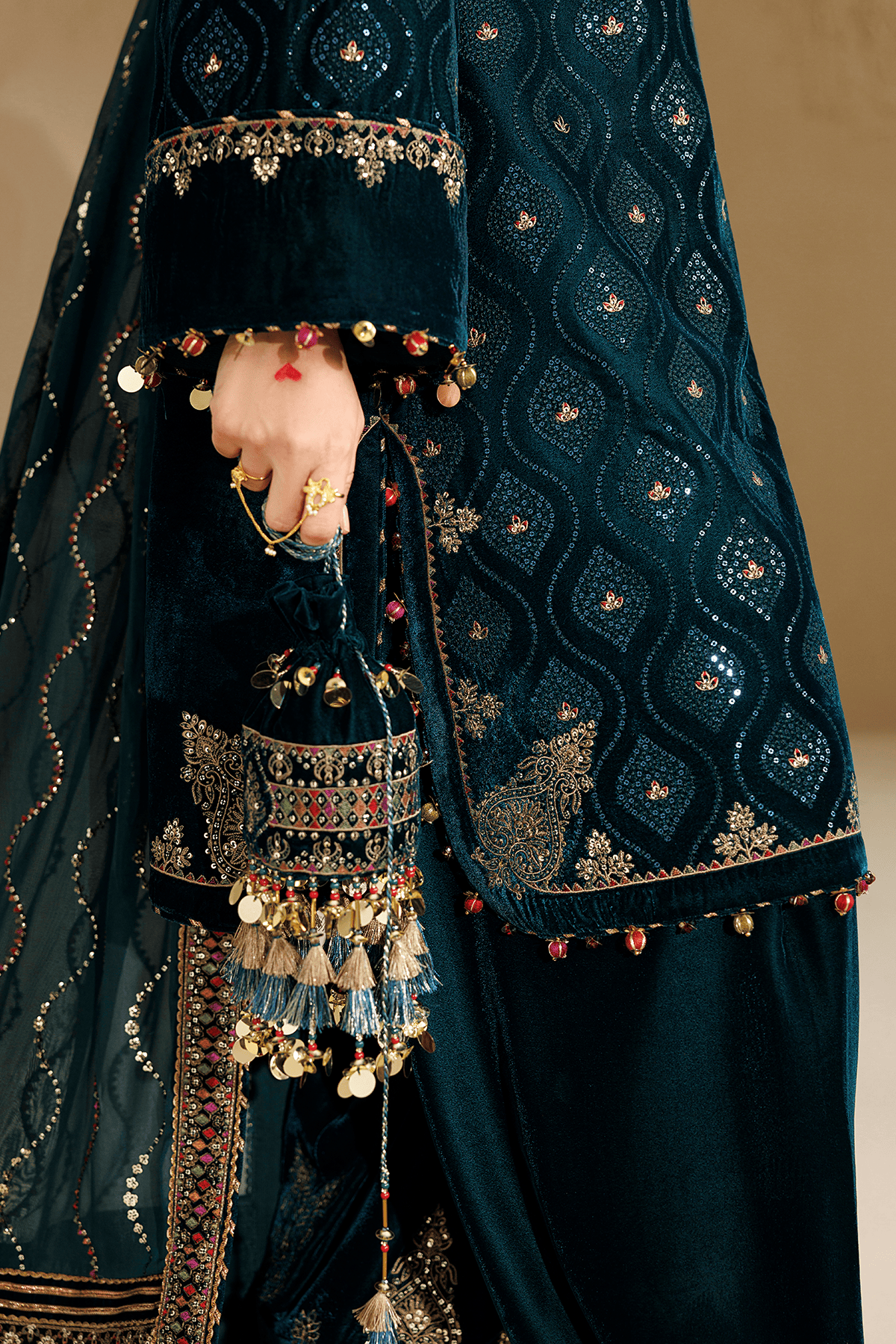 img_jazmin_velvet_awwal_boutique