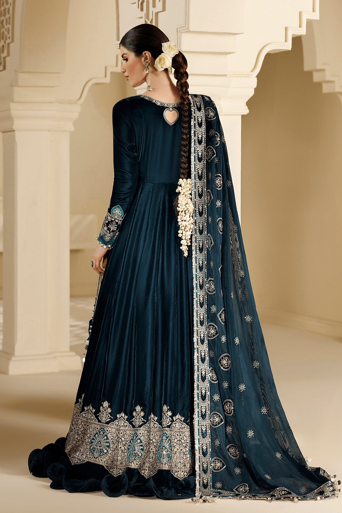 img_jazmin_velvet_awwal_boutique