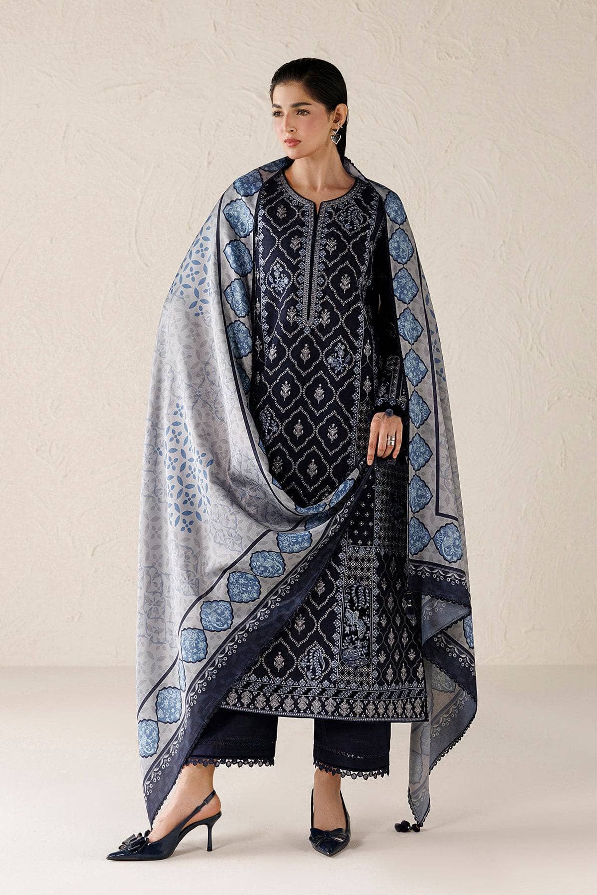 img_jazmin_winter_awwal_boutique