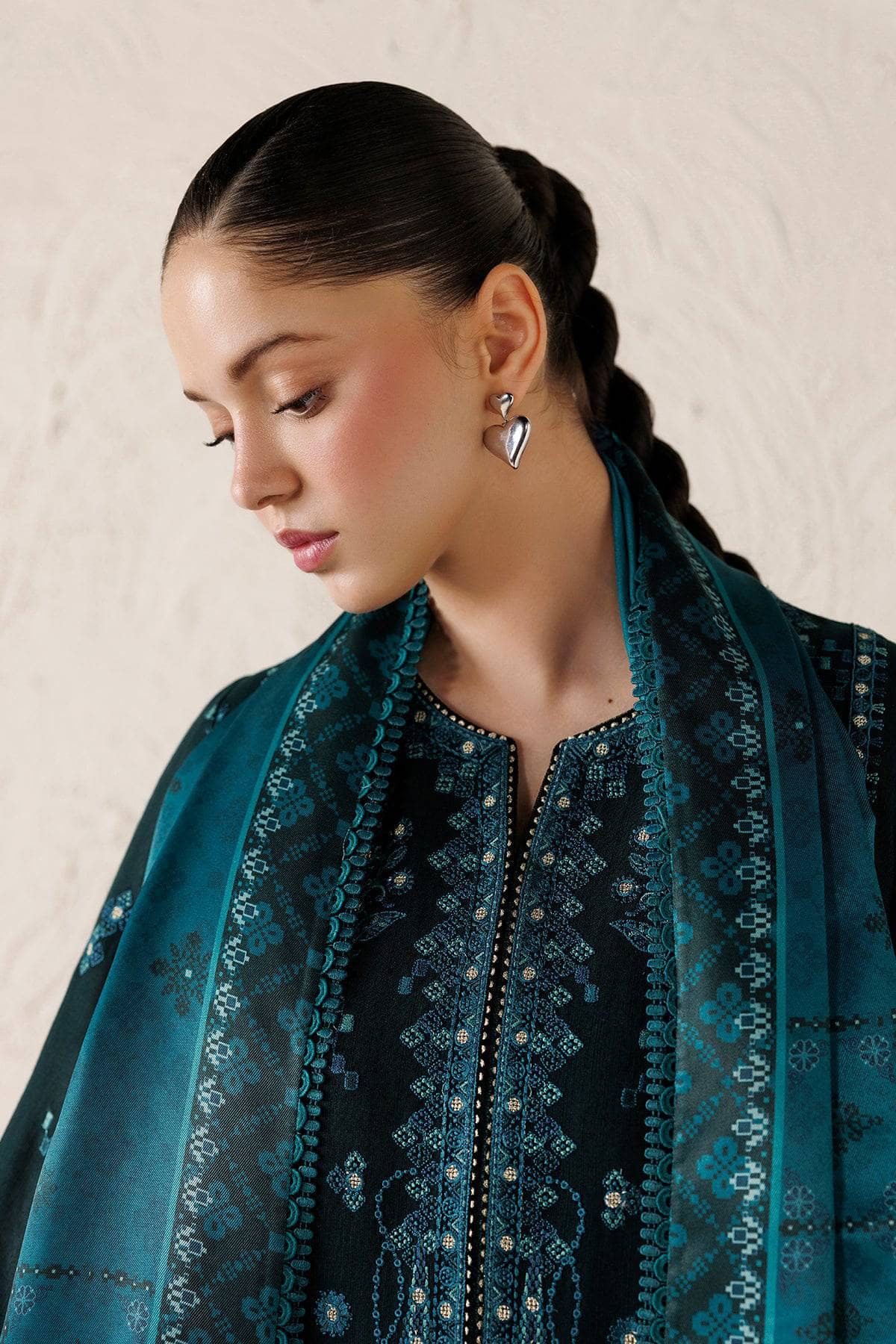 Jazmin Winter Luxury 26/Exclusive/EMBROIDERED PREMIUM KHADDAR UW-0280