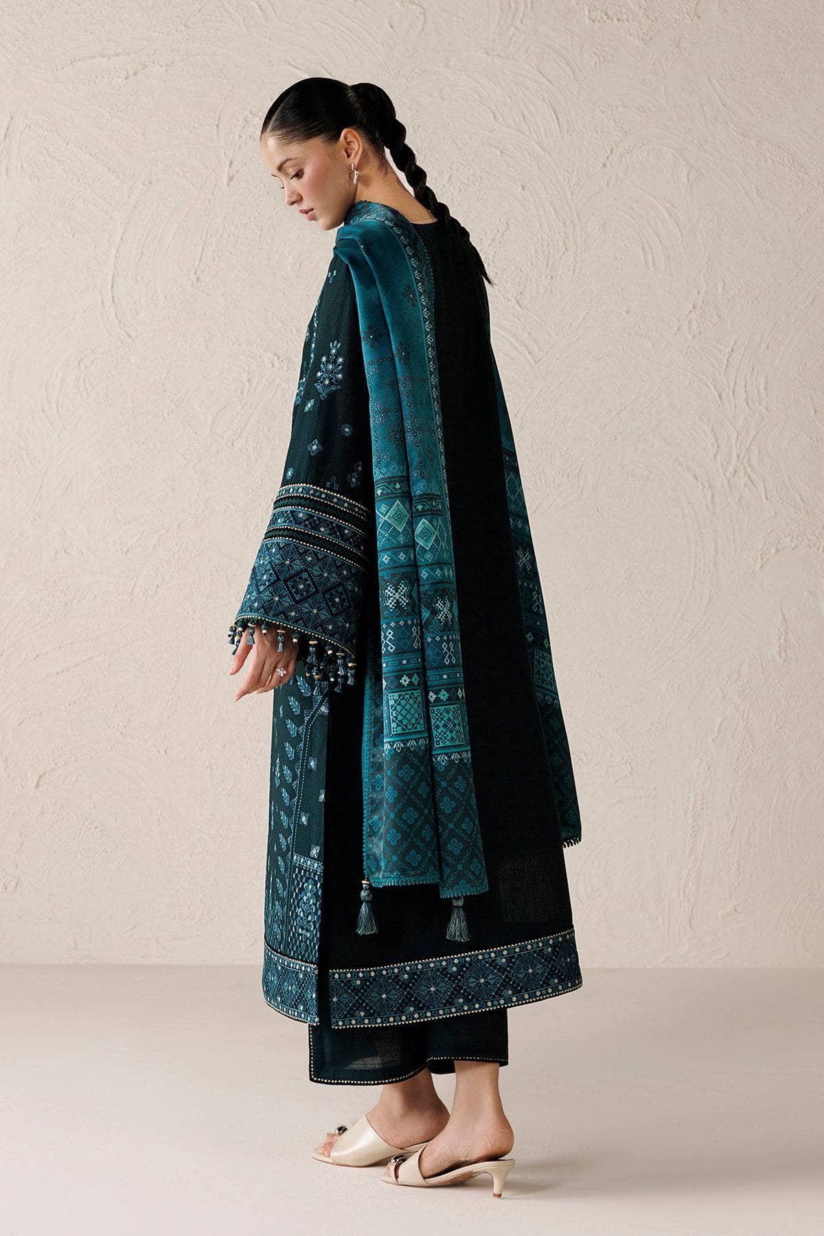 Jazmin Winter Luxury 26/Exclusive/EMBROIDERED PREMIUM KHADDAR UW-0280