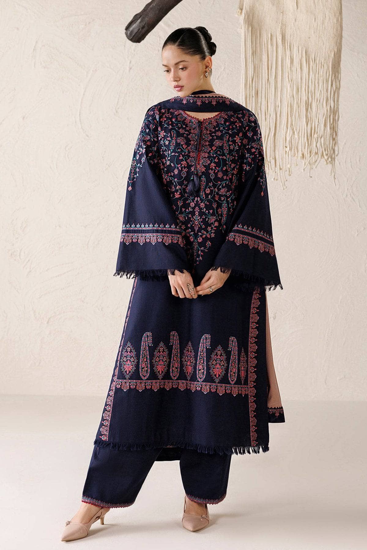 img_jazmin_winter_awwal_boutique