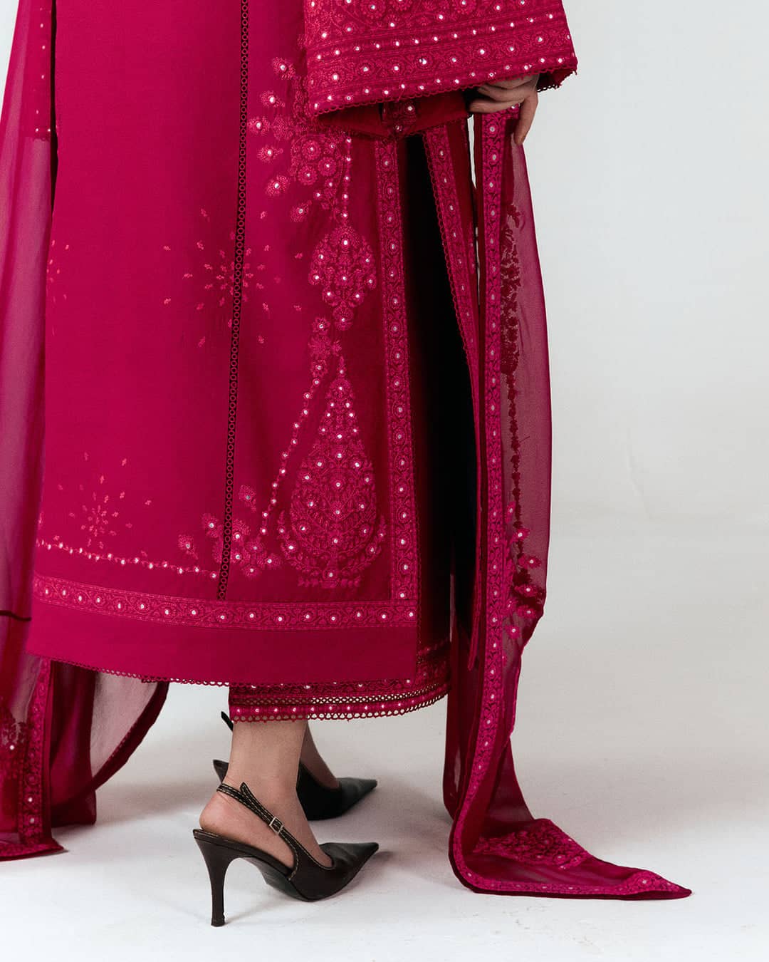 img_jugnu_lahore_lawn_vol3_awwal_boutique