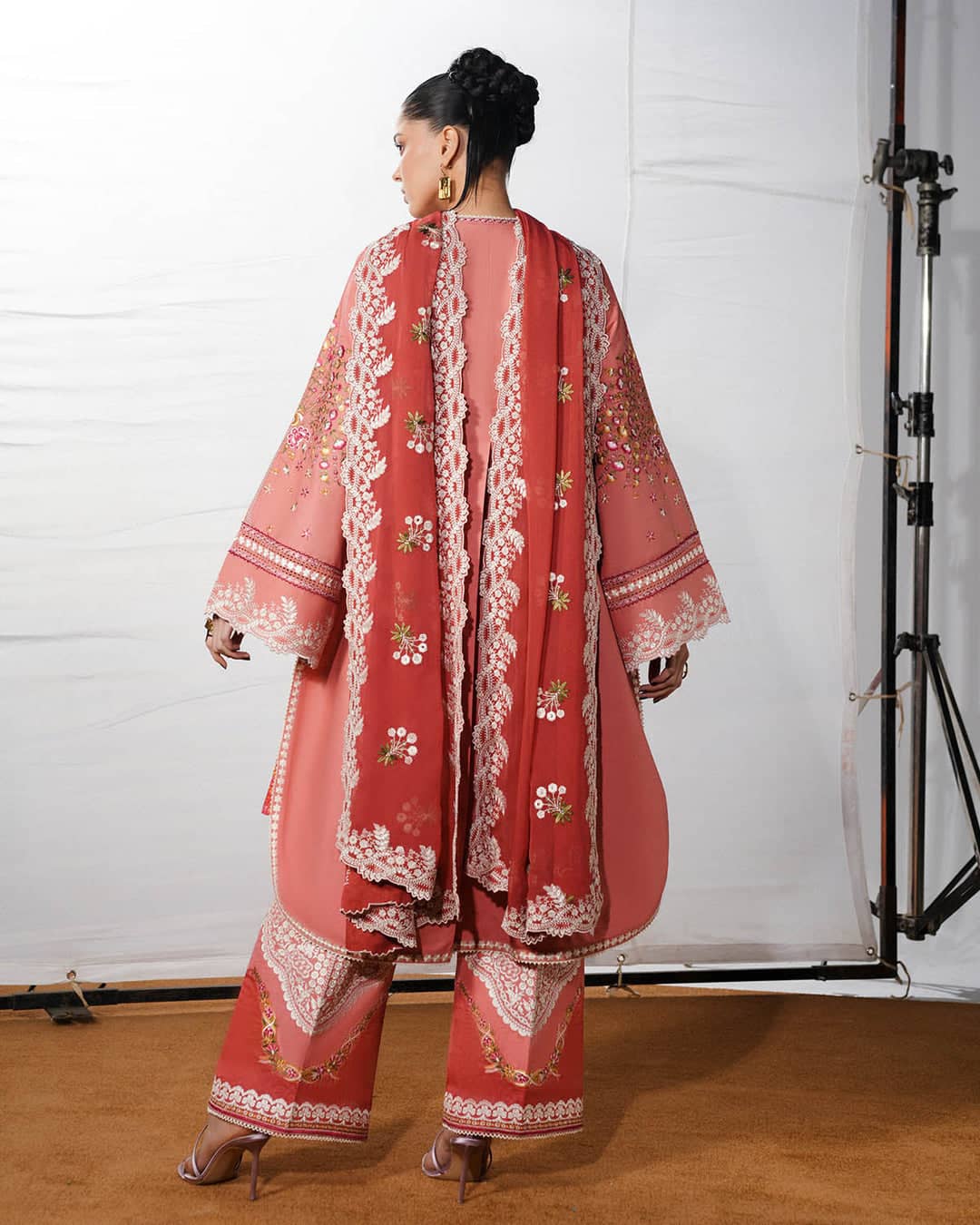 Jugnu Lahore Lawn/Dinaz/Pink