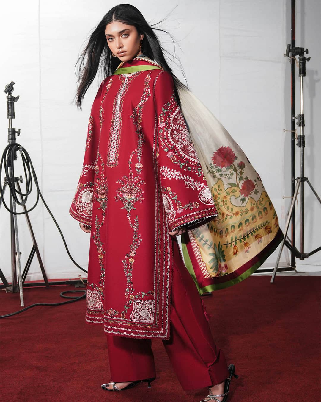 img_jugnu_lahore_lawn_awwal_boutique