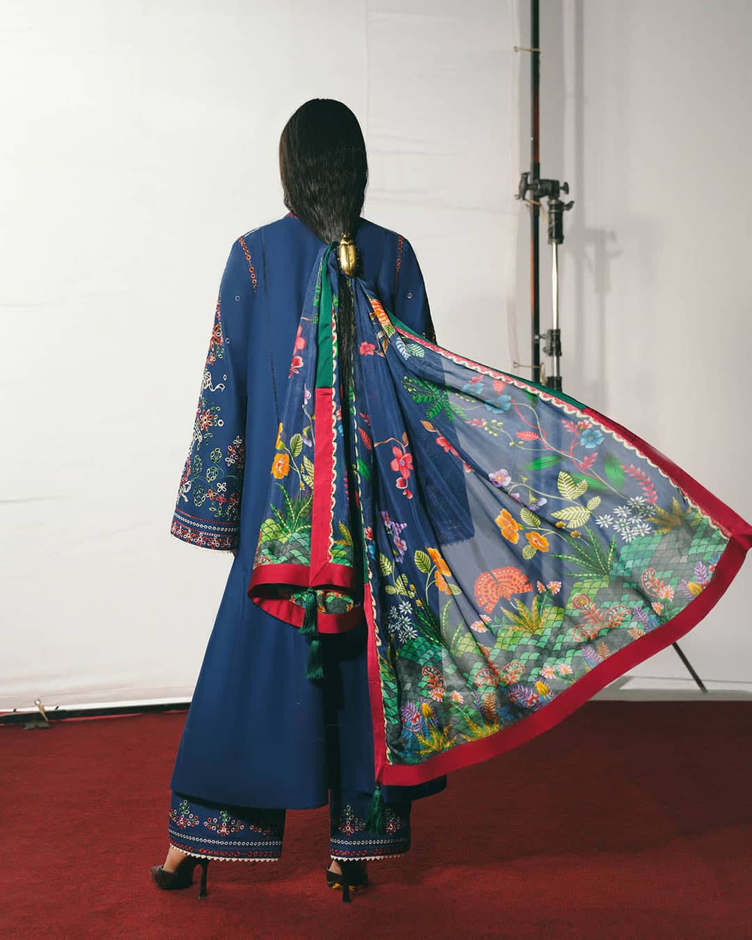 img_jugnu_lahore_lawn_awwal_boutique