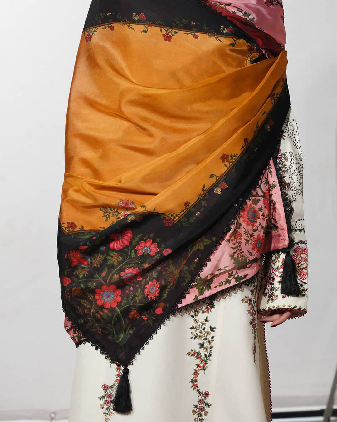 img_jugnu_lahore_lawn_awwal_boutique