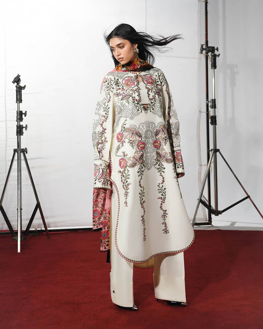 Jugnu Lahore Lawn/Rasti/Ivory