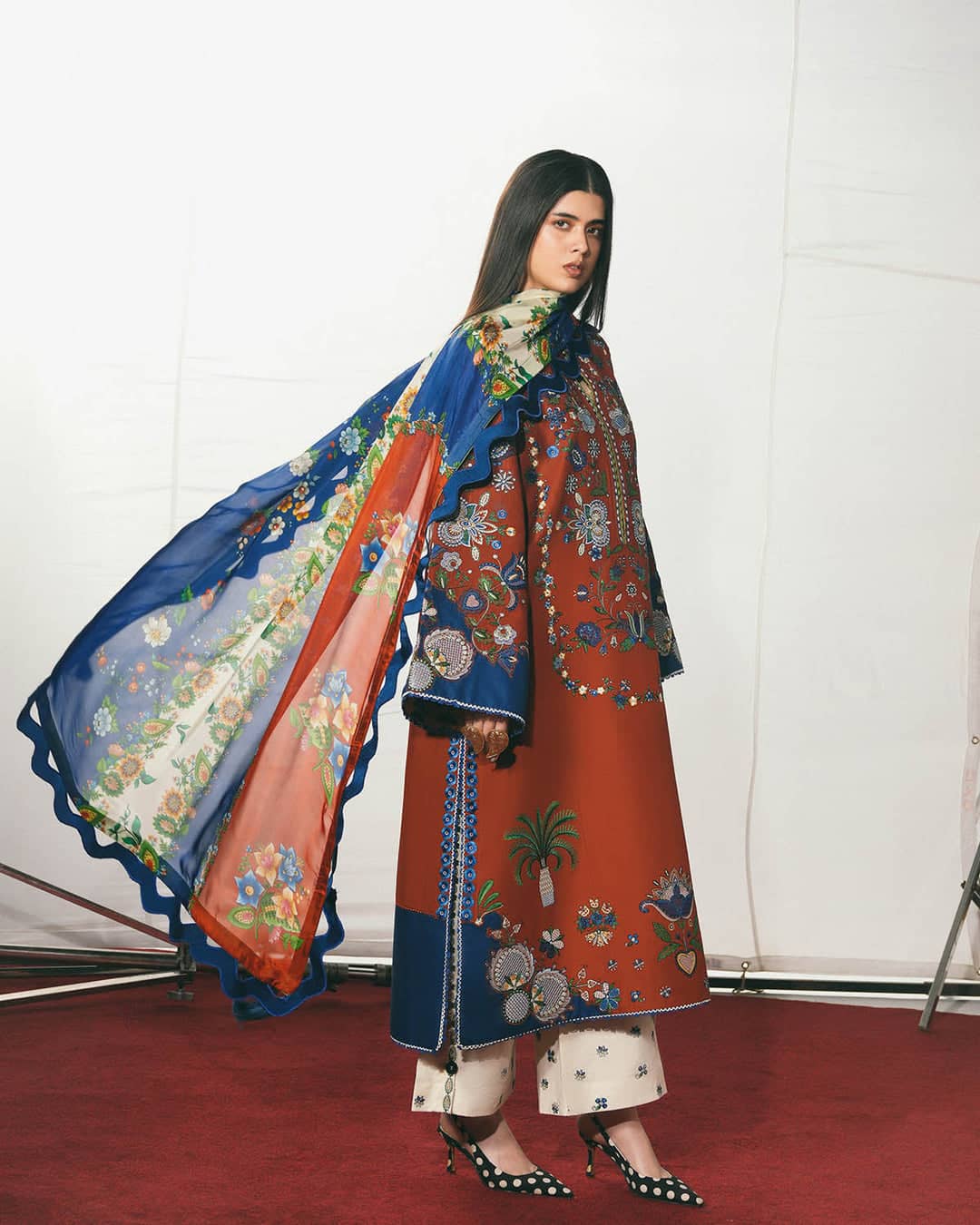 img_jugnu_lahore_lawn_awwal_boutique