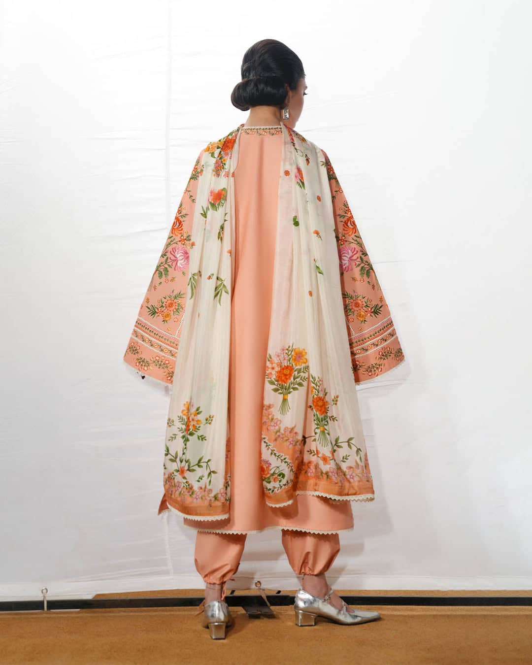 Jugnu Lahore Lawn/Zerah/Peach