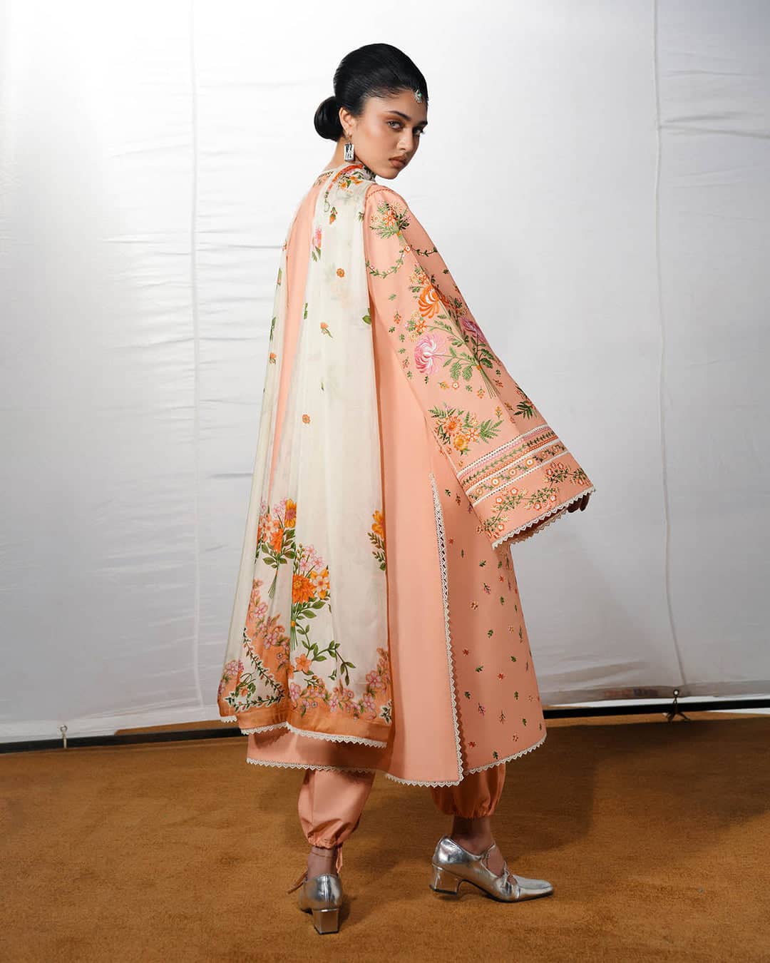 Jugnu Lahore Lawn/Zerah/Peach