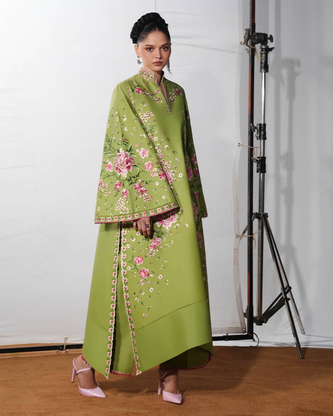 img_jugnu_lahore_lawn_awwal_boutique