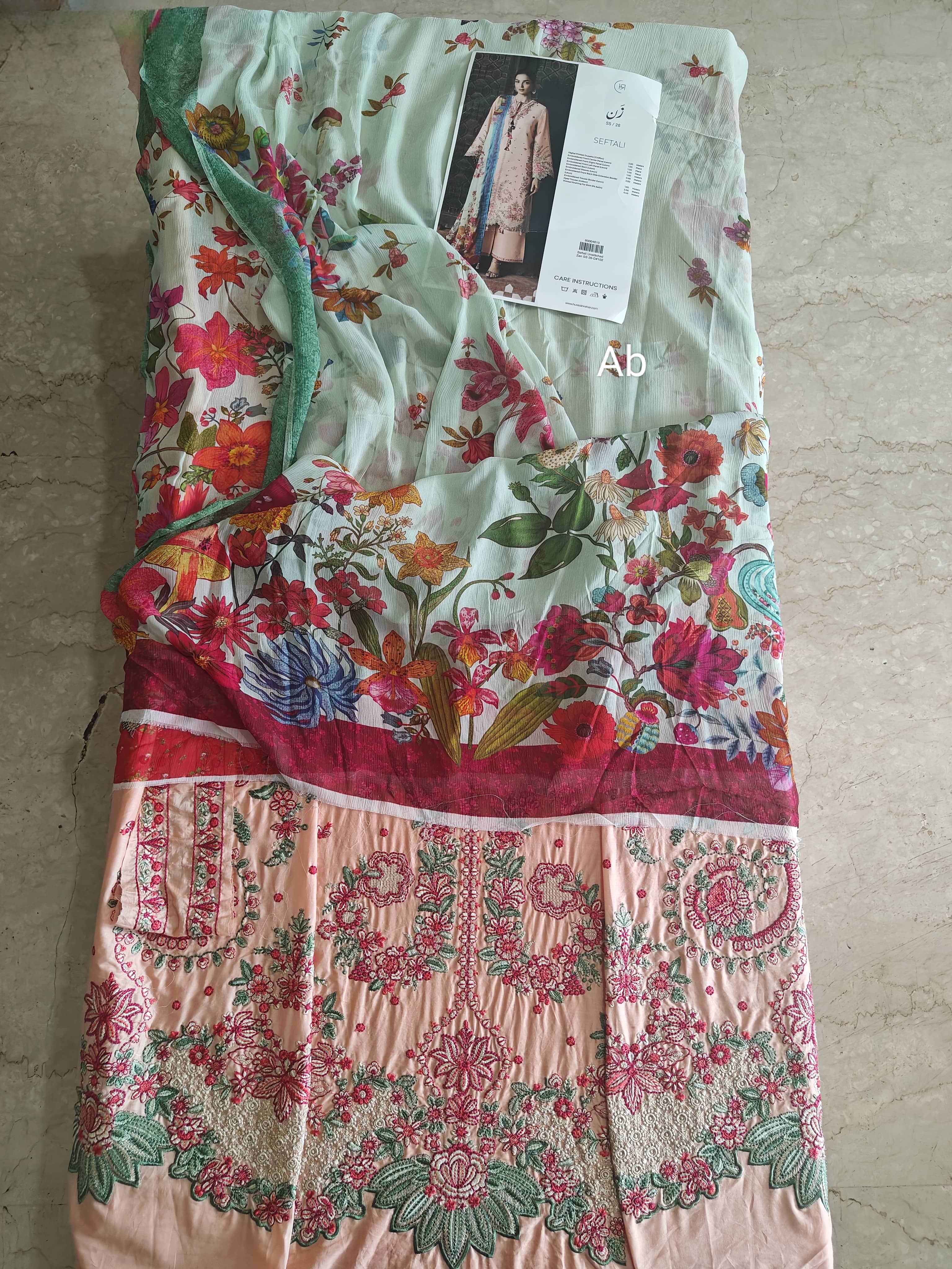 Hot🔥Seller/Open Pic/Jugnu Lahore Lawn/Zerah/Peach