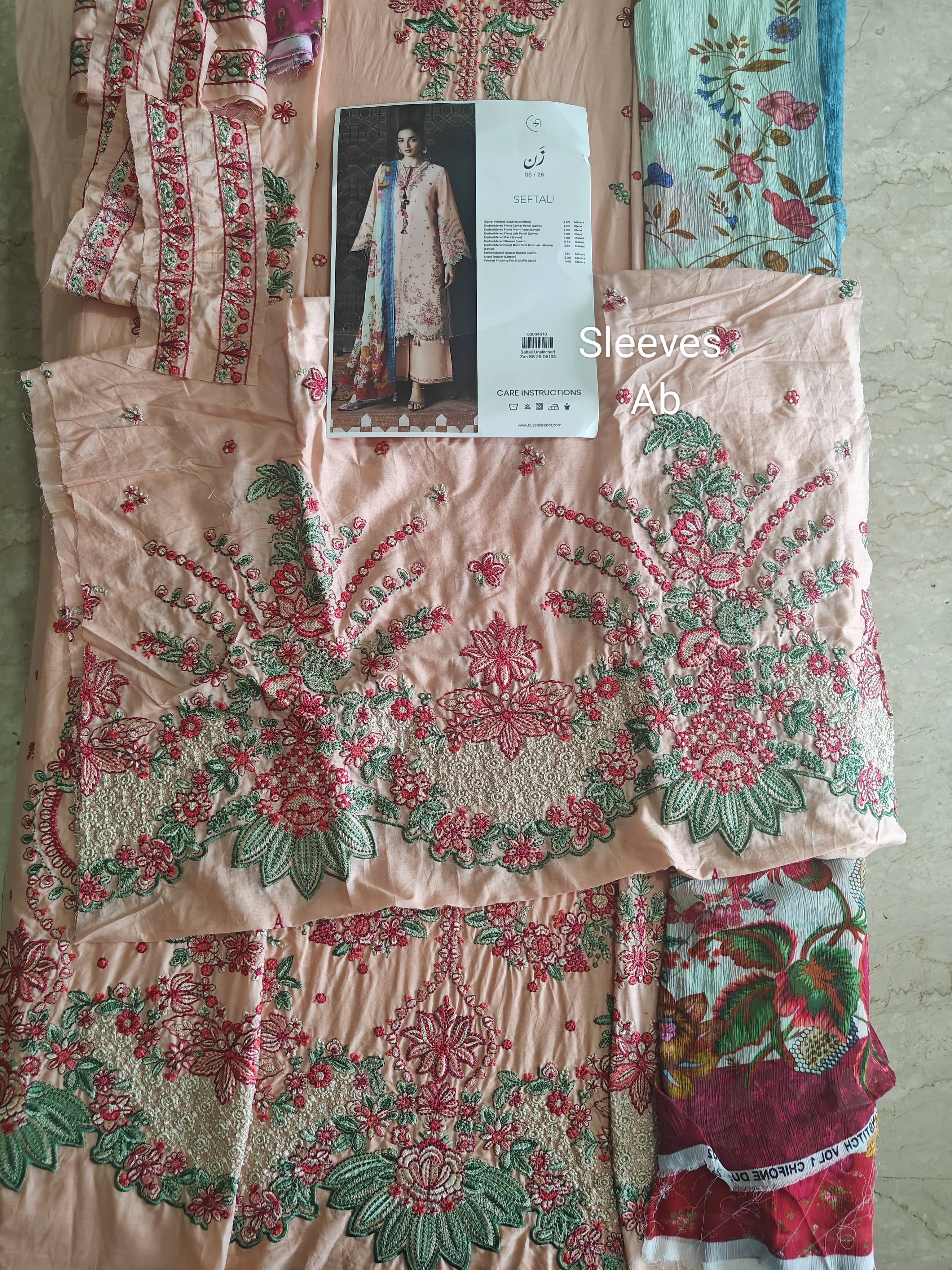 Hot🔥Seller/Open Pic/Jugnu Lahore Lawn/Zerah/Peach