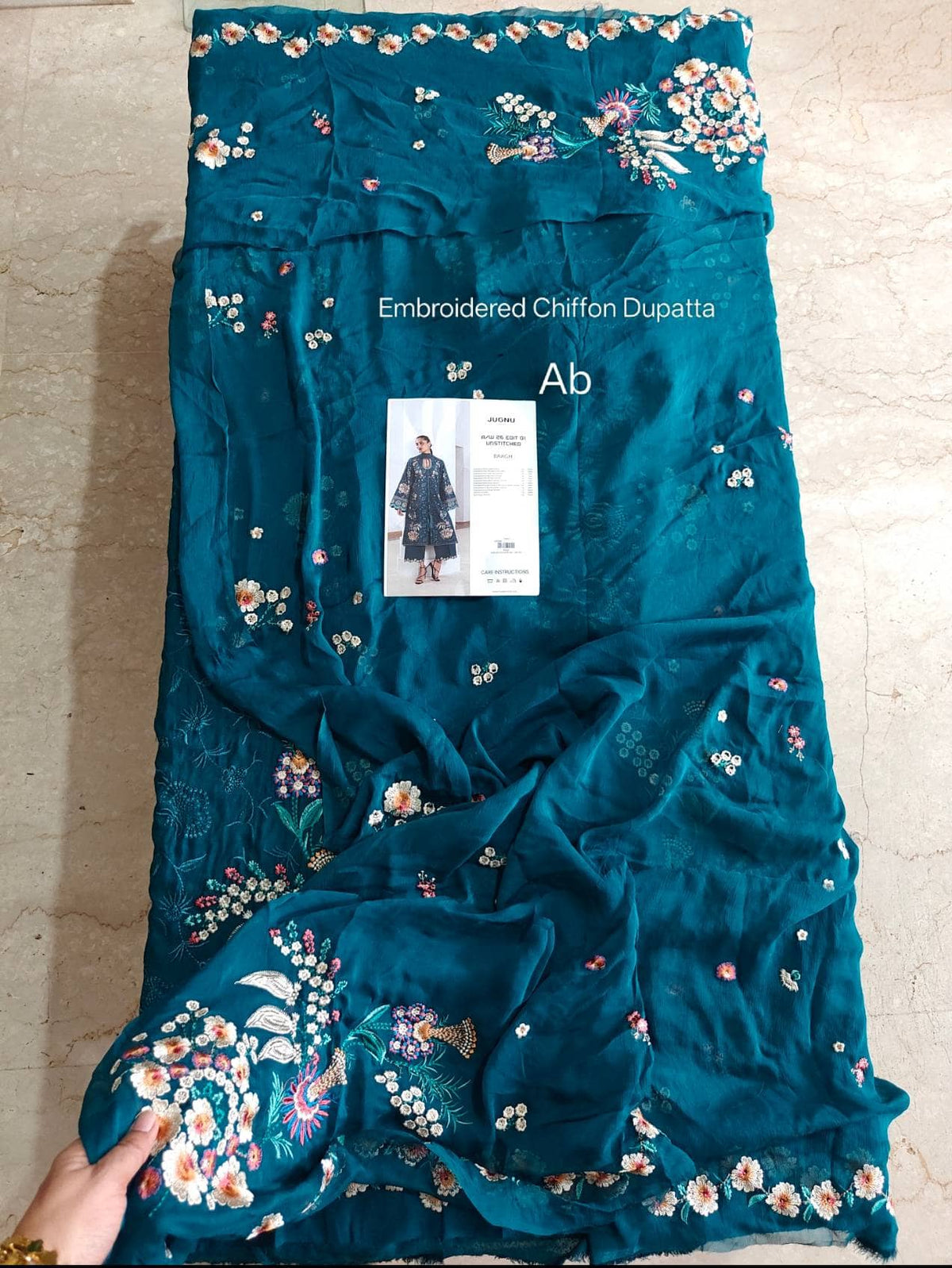 img_jugnu_lahore_winter_awwal_boutique