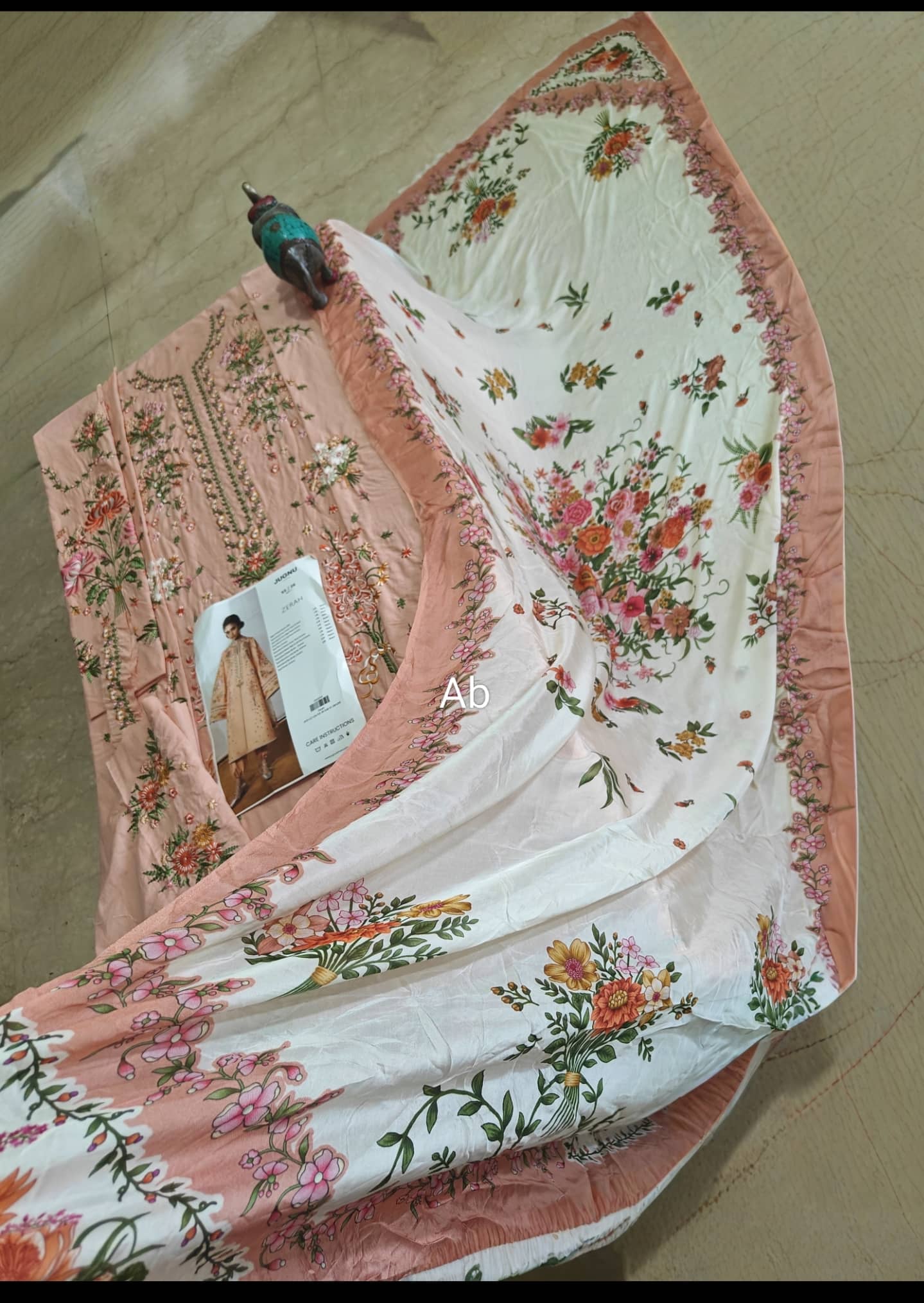 img_jugnu_lahore_lawn_awwal_boutique