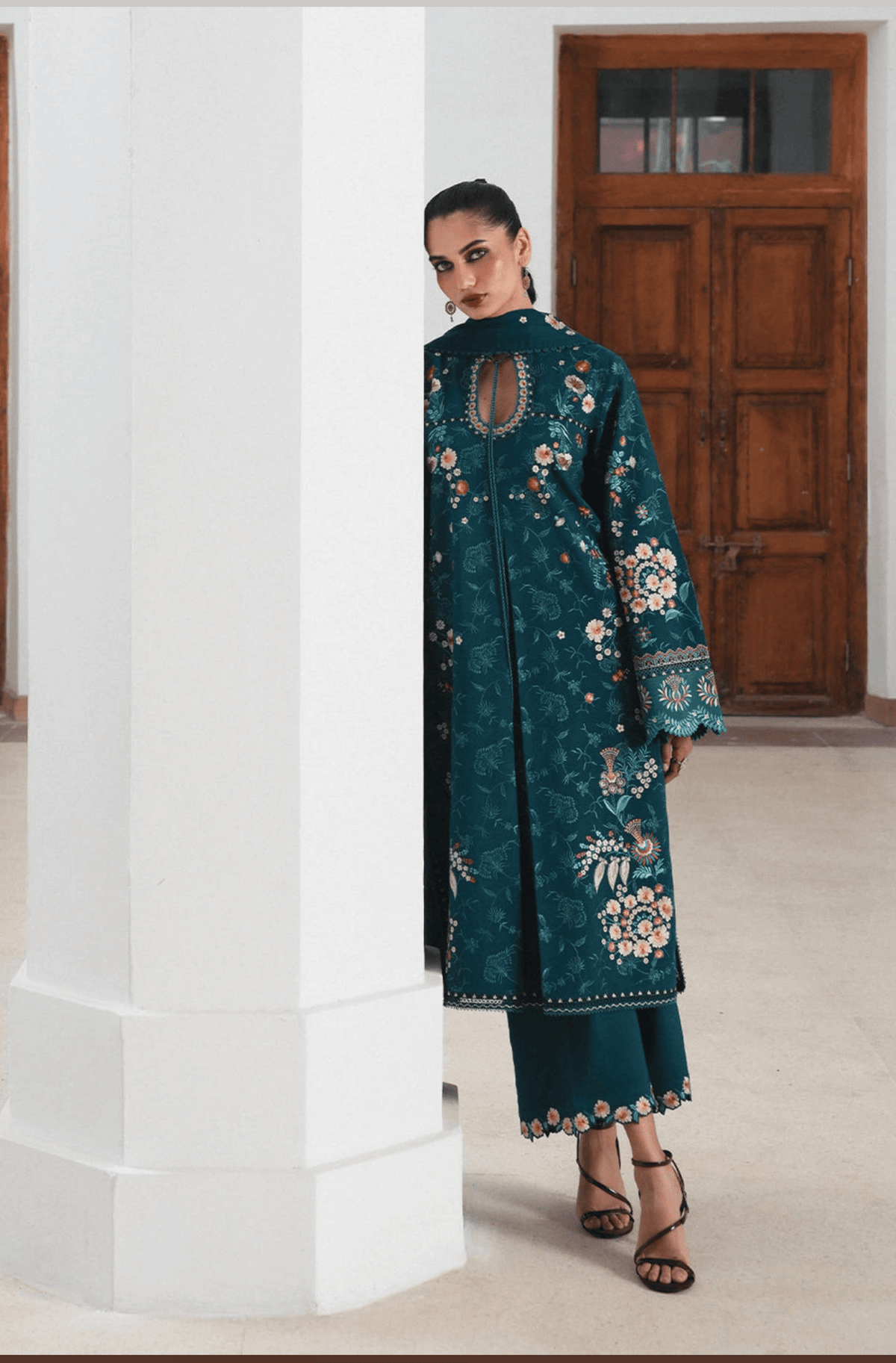 img_jugnu_lahore_karandi_awwal_boutique