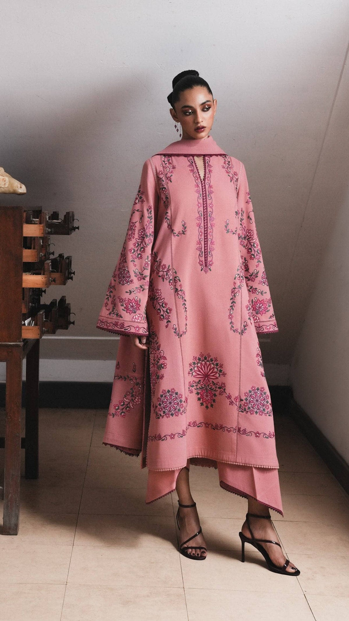 img_jugnu_lahore_karandi_awwal_boutique