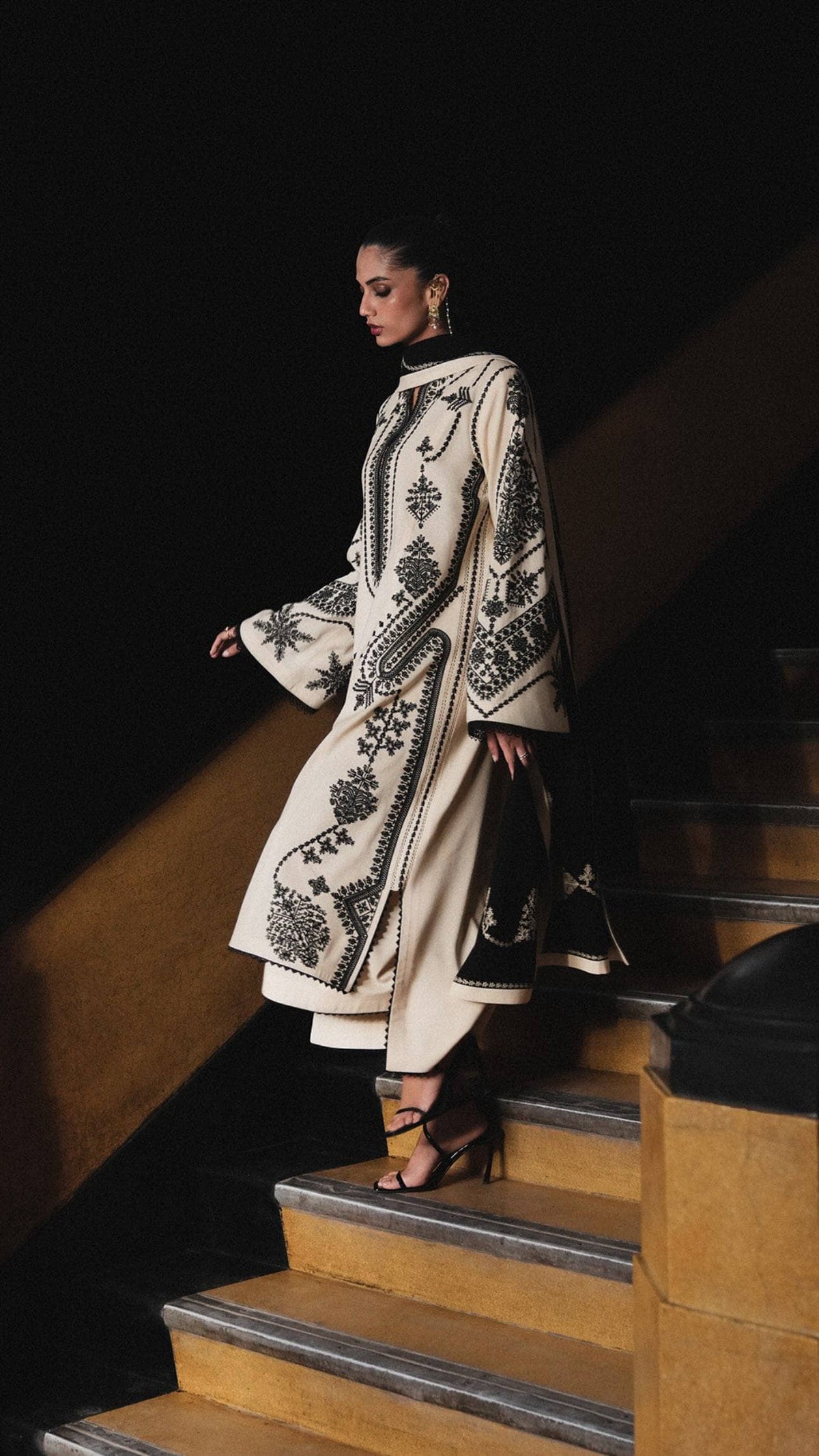 Jugnu Lahore/Karandi/Nigah/Ivory & Black