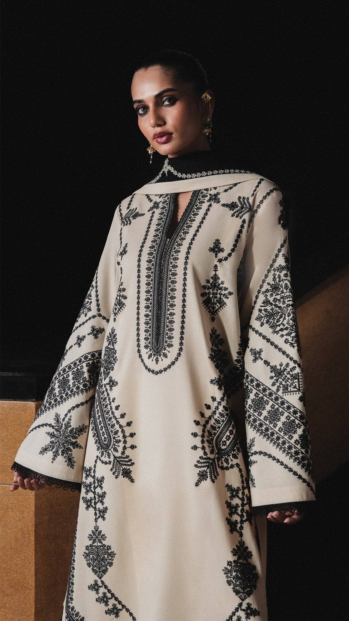 Jugnu Lahore/Karandi/Nigah/Ivory & Black