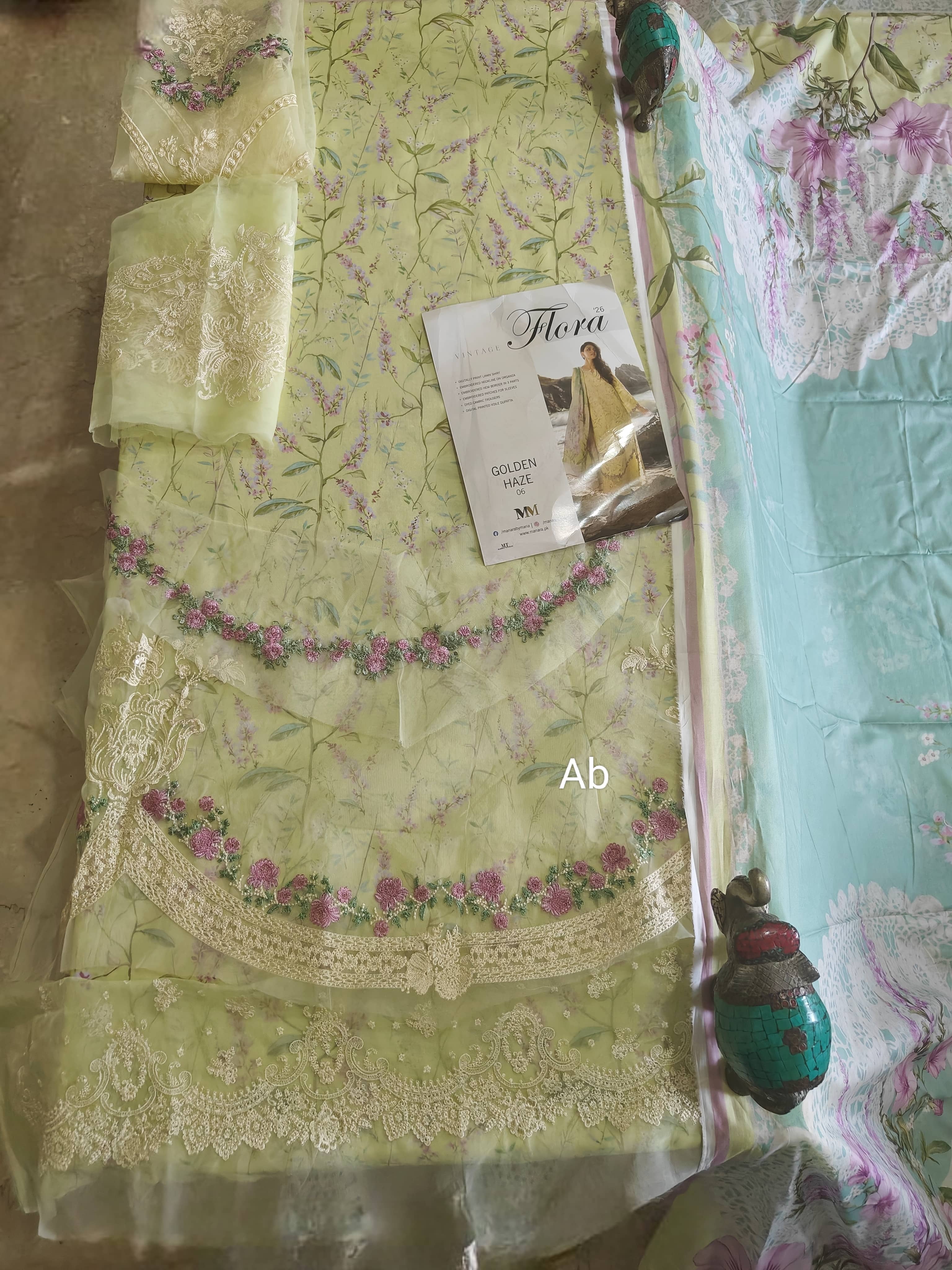 img_manara_lawn_awwal_boutique