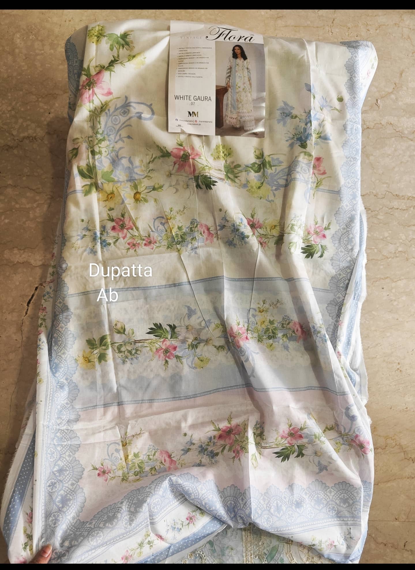 Sale‼️Open Pic/Manara Luxury Lawn 26/White Gaura/Off White