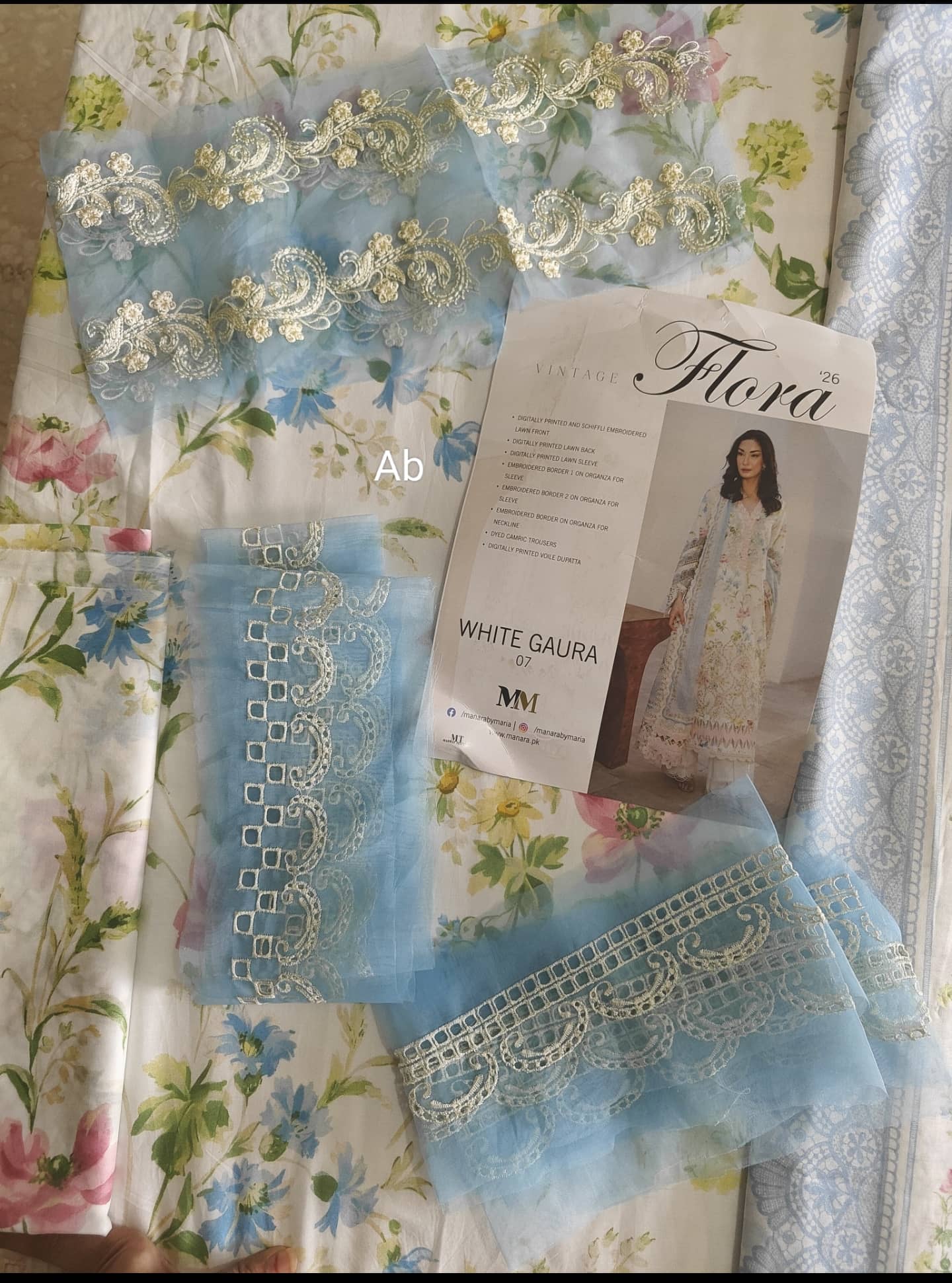 Sale‼️Open Pic/Manara Luxury Lawn 26/White Gaura/Off White